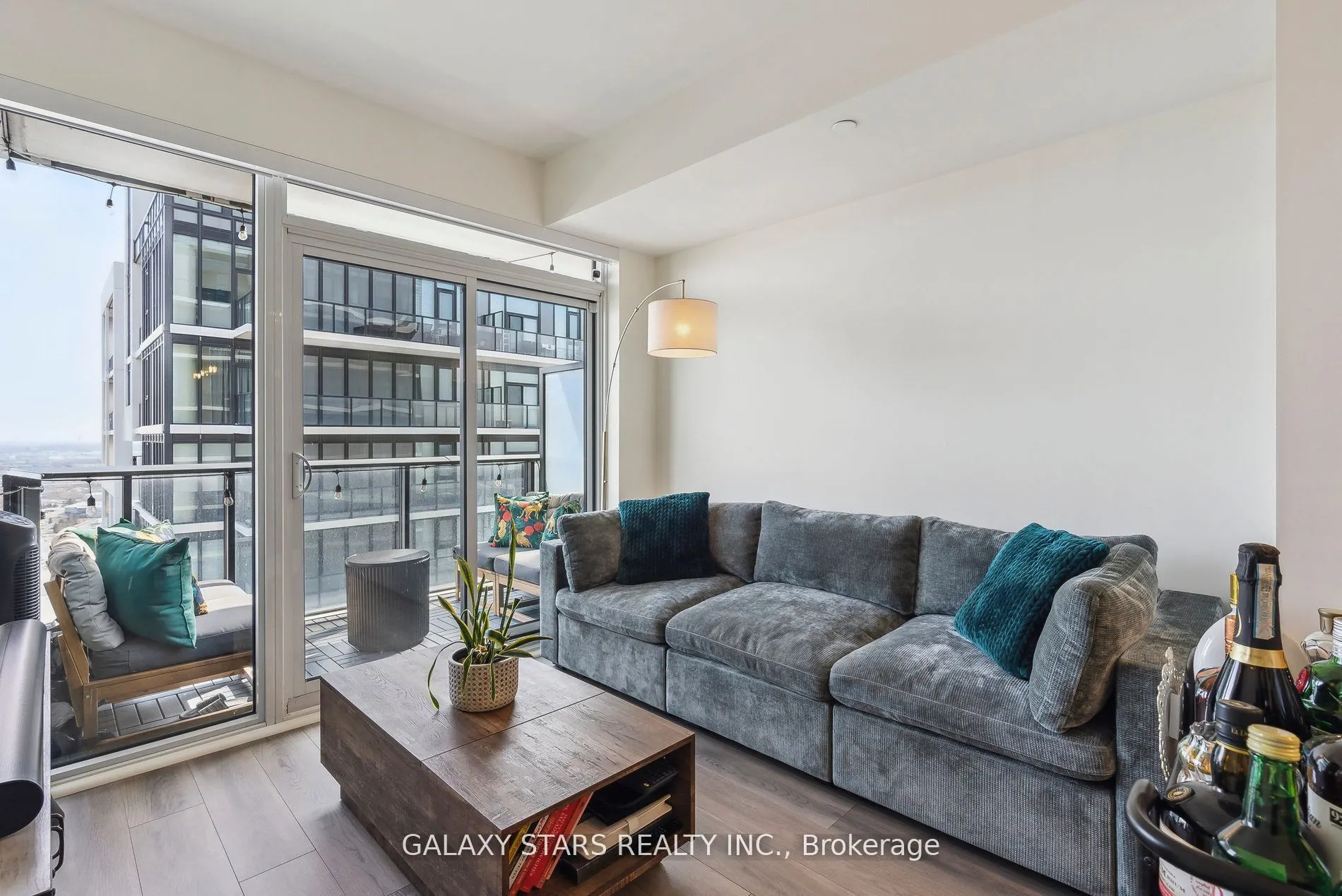 9000 Jane Street, #2425