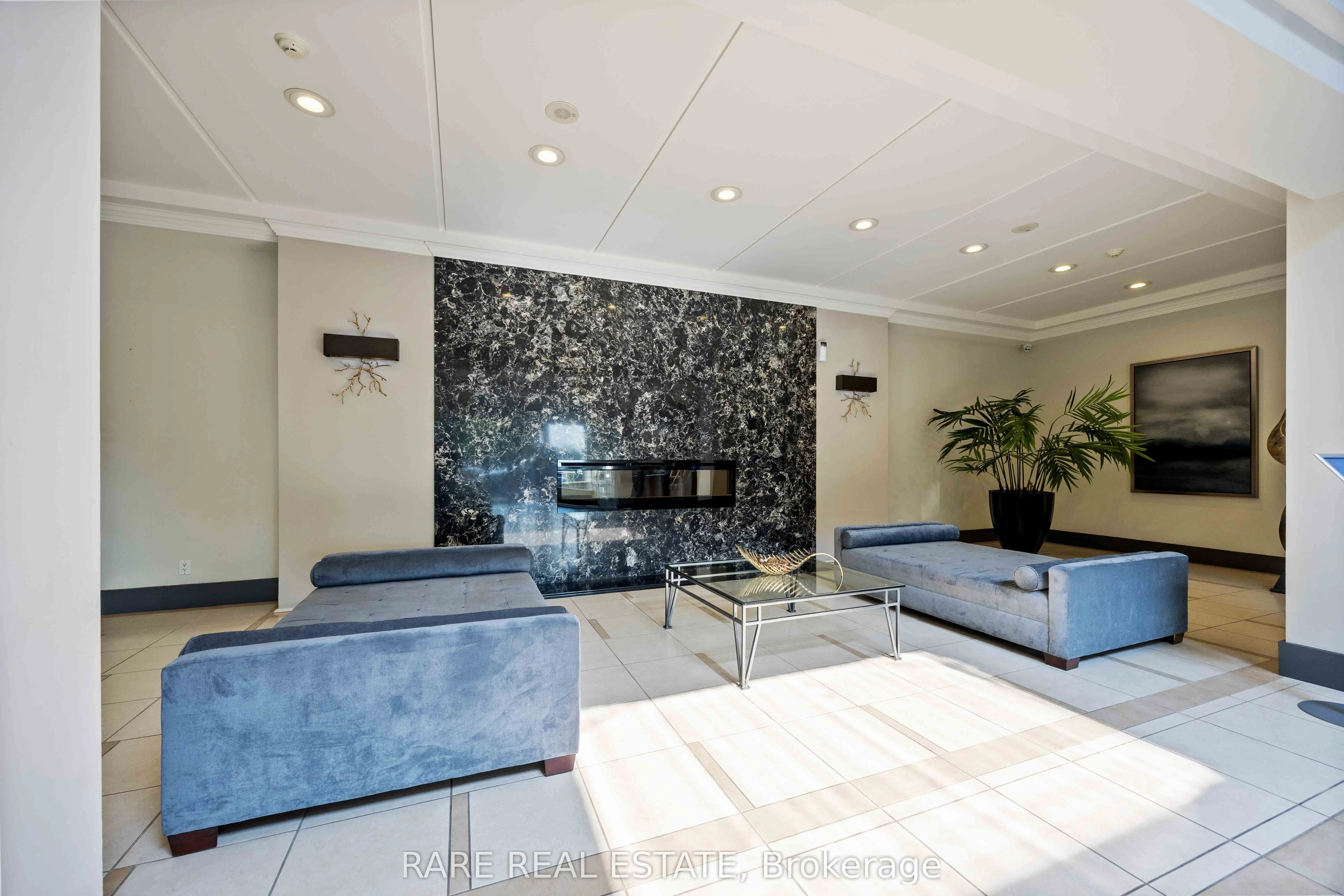 50 Disera Drive, #106