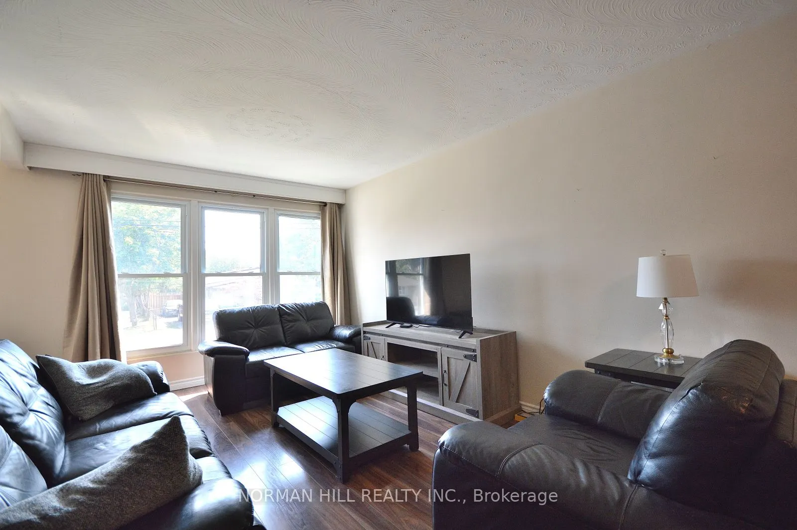 41 Newbury Drive, #Main Floor
