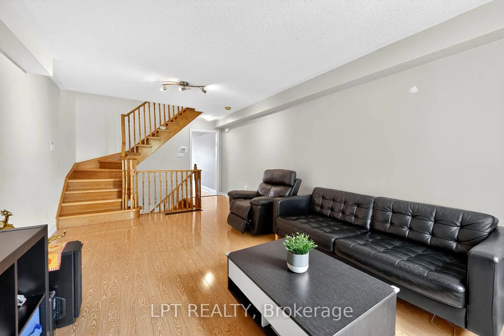 2624 Bur Oak Avenue