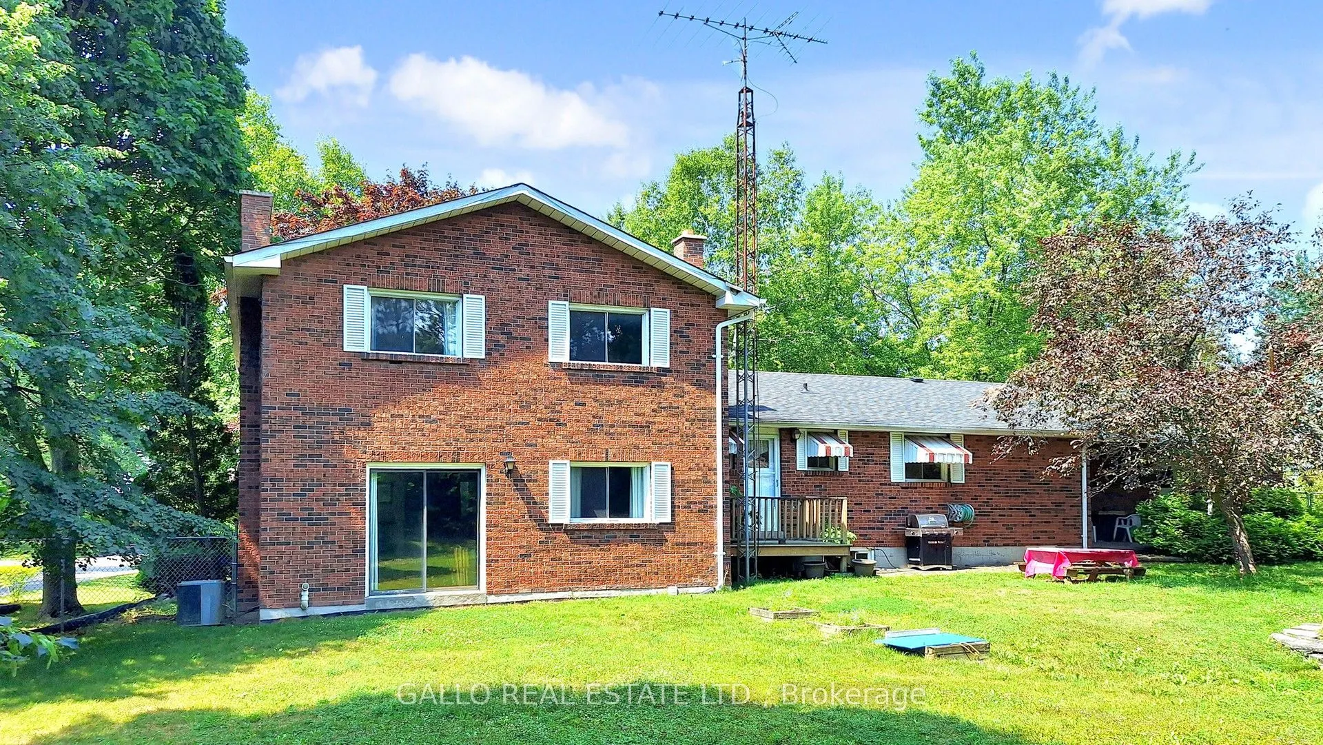 5 Thornbay Drive