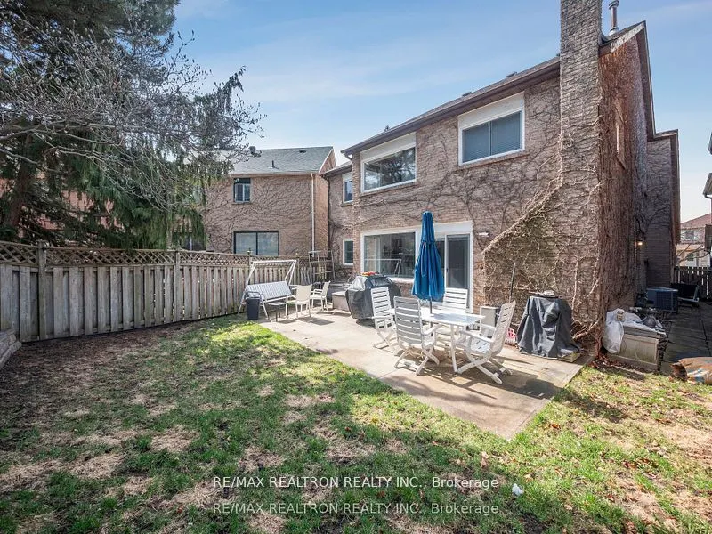 53 Peter Andrew Crescent
