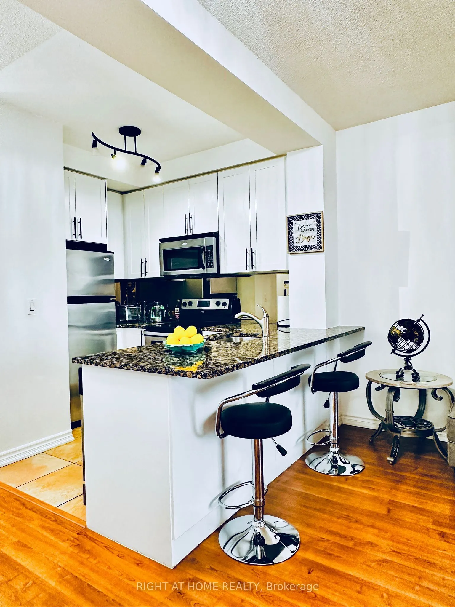 9235 Jane Street, #1004