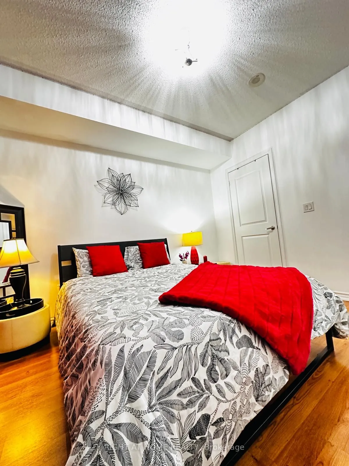 9235 Jane Street, #1004
