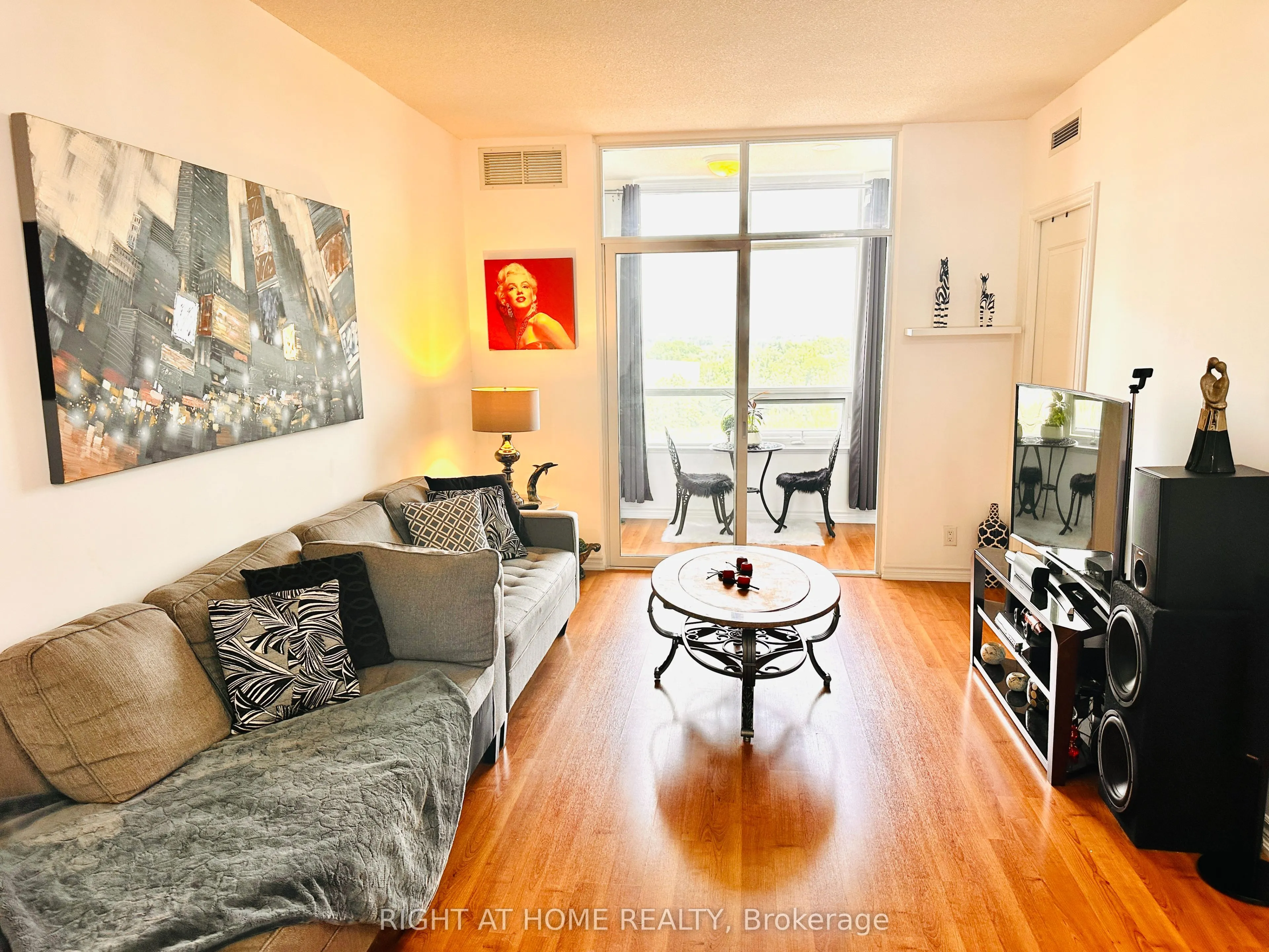 9235 Jane Street, #1004