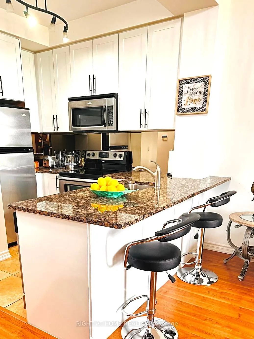 9235 Jane Street, #1004