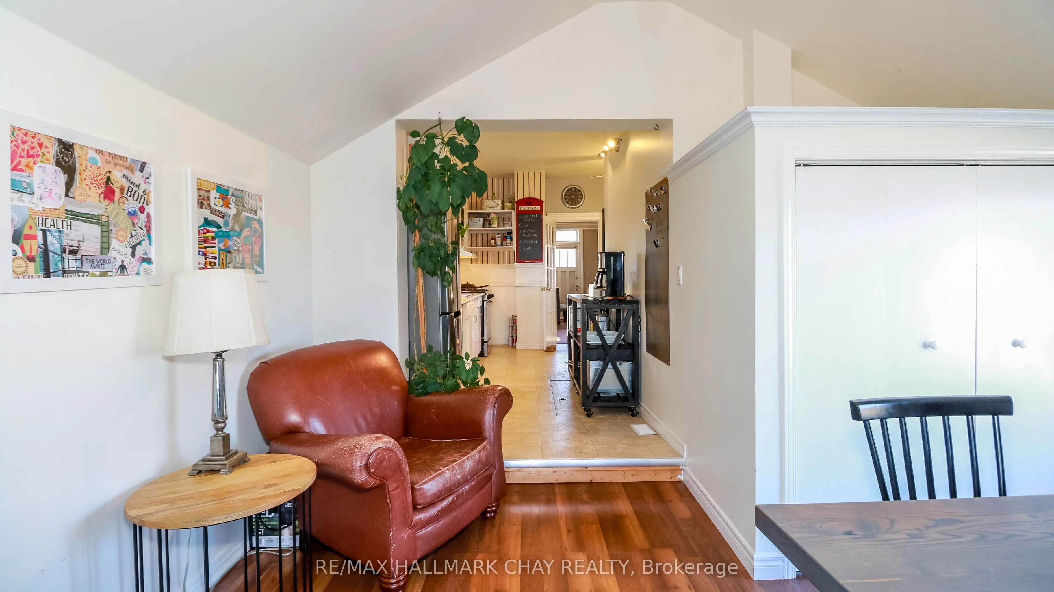 2223 Victoria Street
