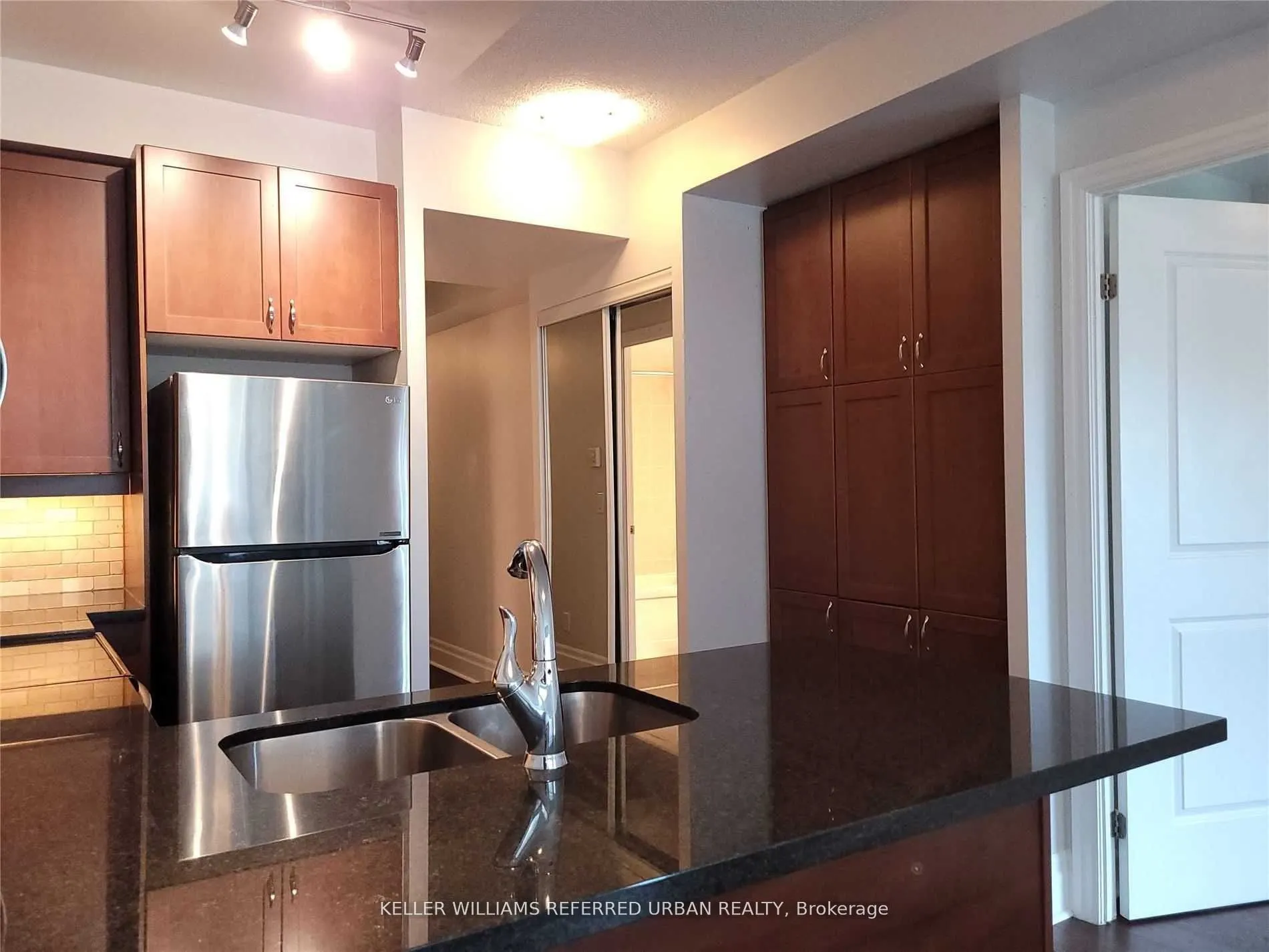131 Upper Duke Crescent, #211