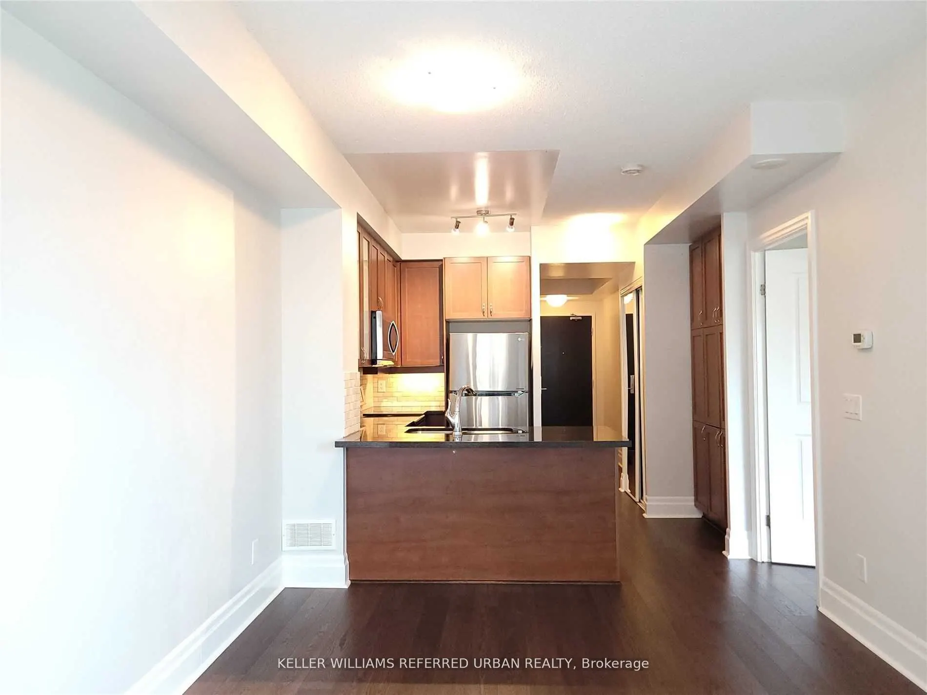 131 Upper Duke Crescent, #211