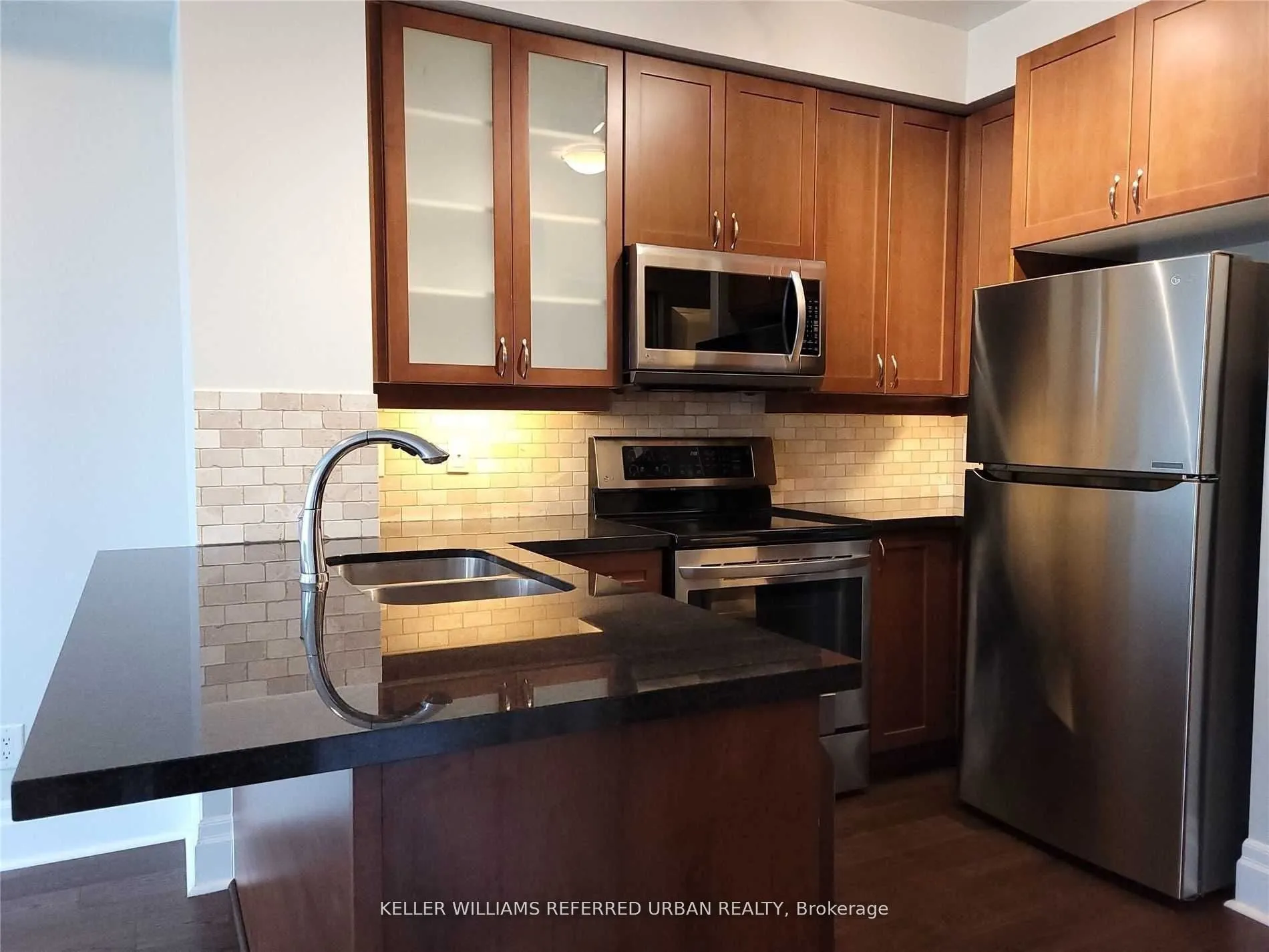 131 Upper Duke Crescent, #211