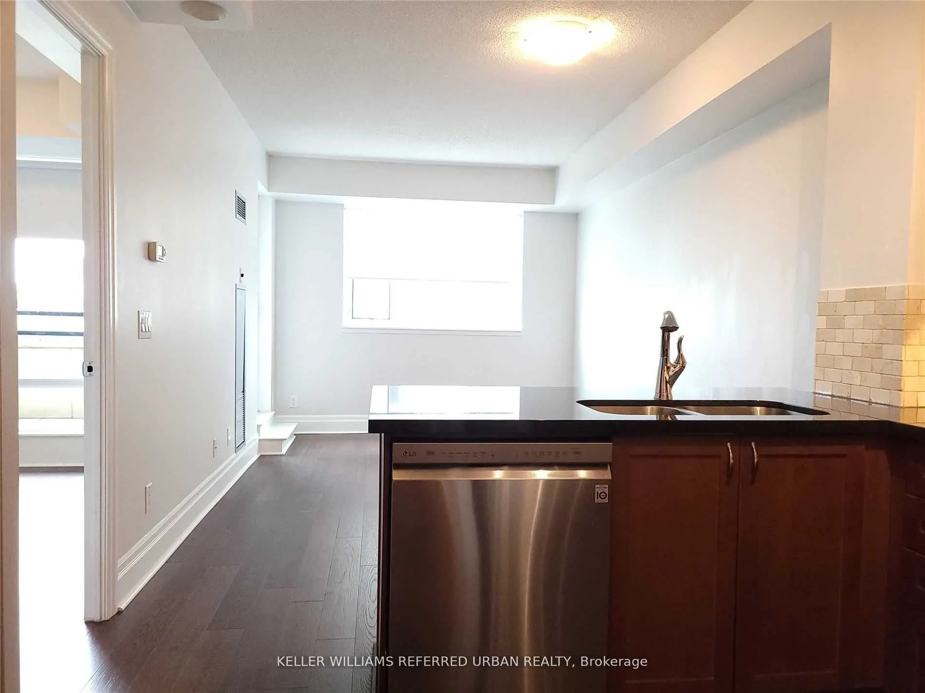 131 Upper Duke Crescent, #211
