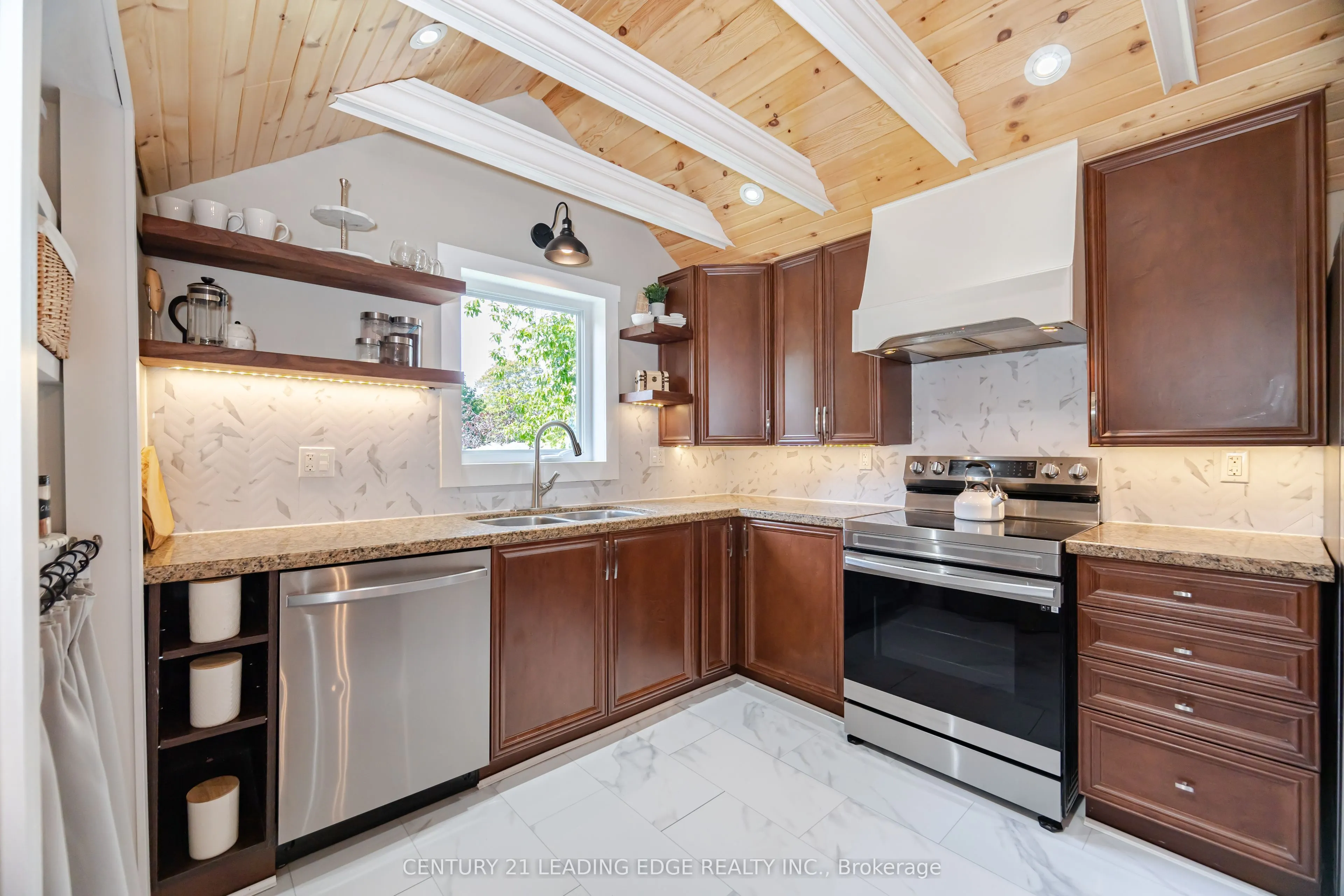 1169 Killarney Beach Road