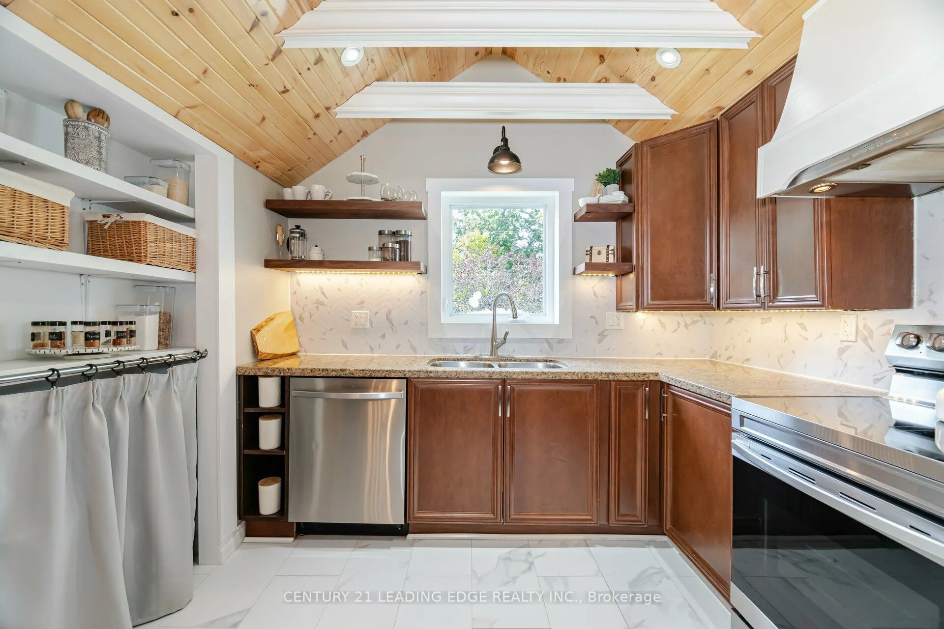 1169 Killarney Beach Road