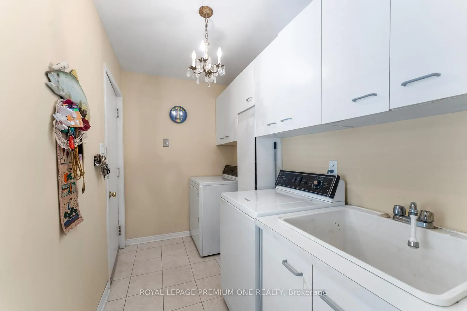 14 CARRICK Avenue