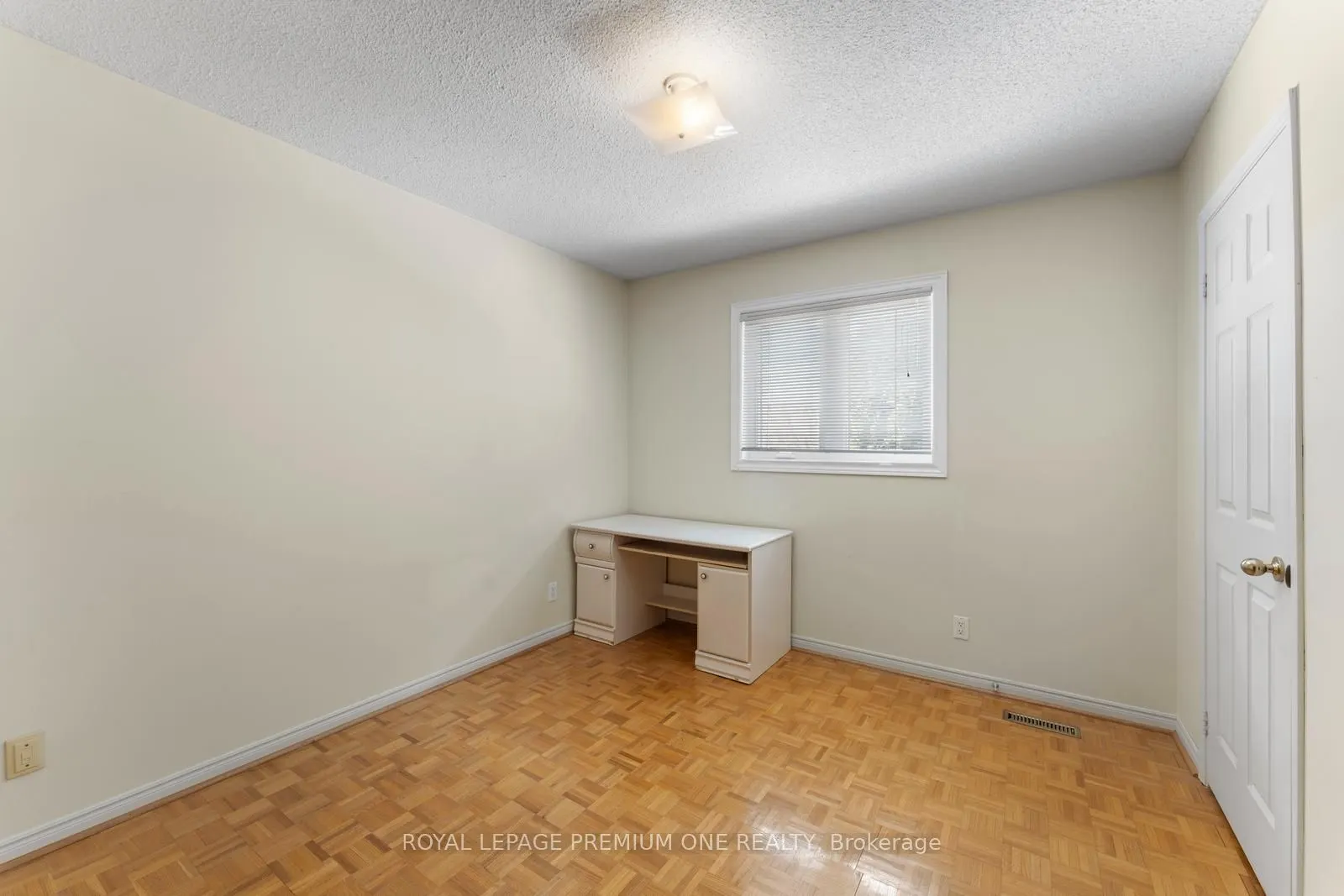 14 CARRICK Avenue