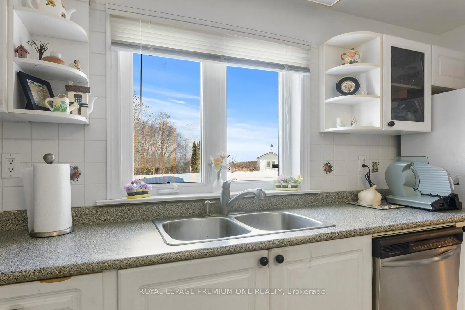 14 CARRICK Avenue