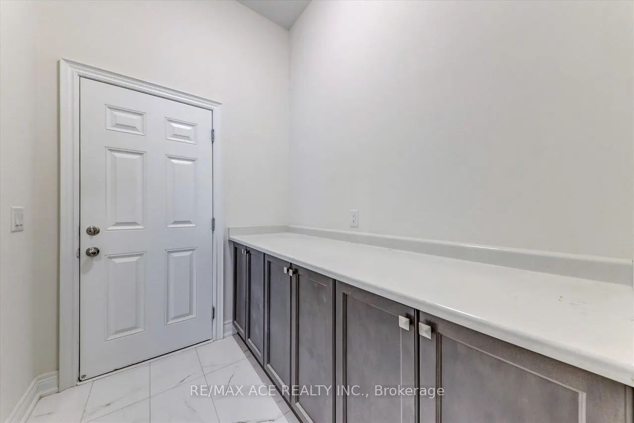 14 Hitching Post, #Main