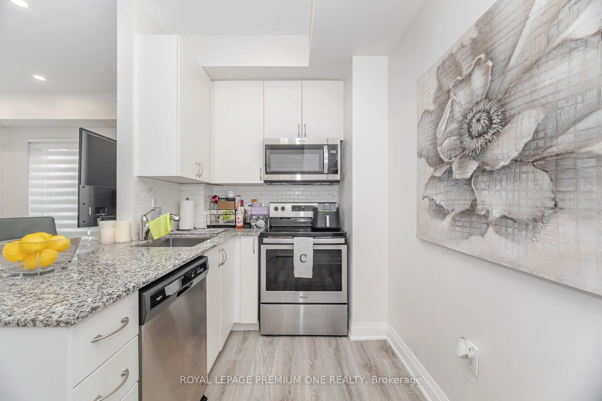 48 COLES Avenue, ##702
