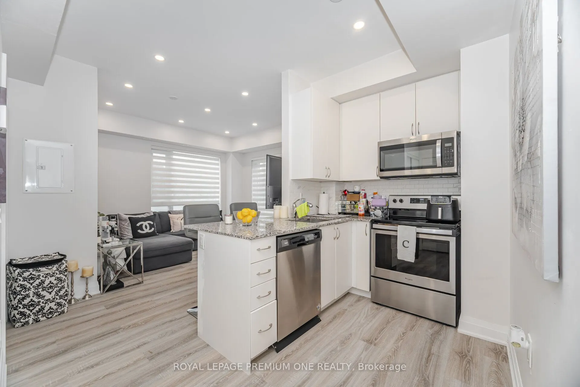 48 COLES Avenue, ##702