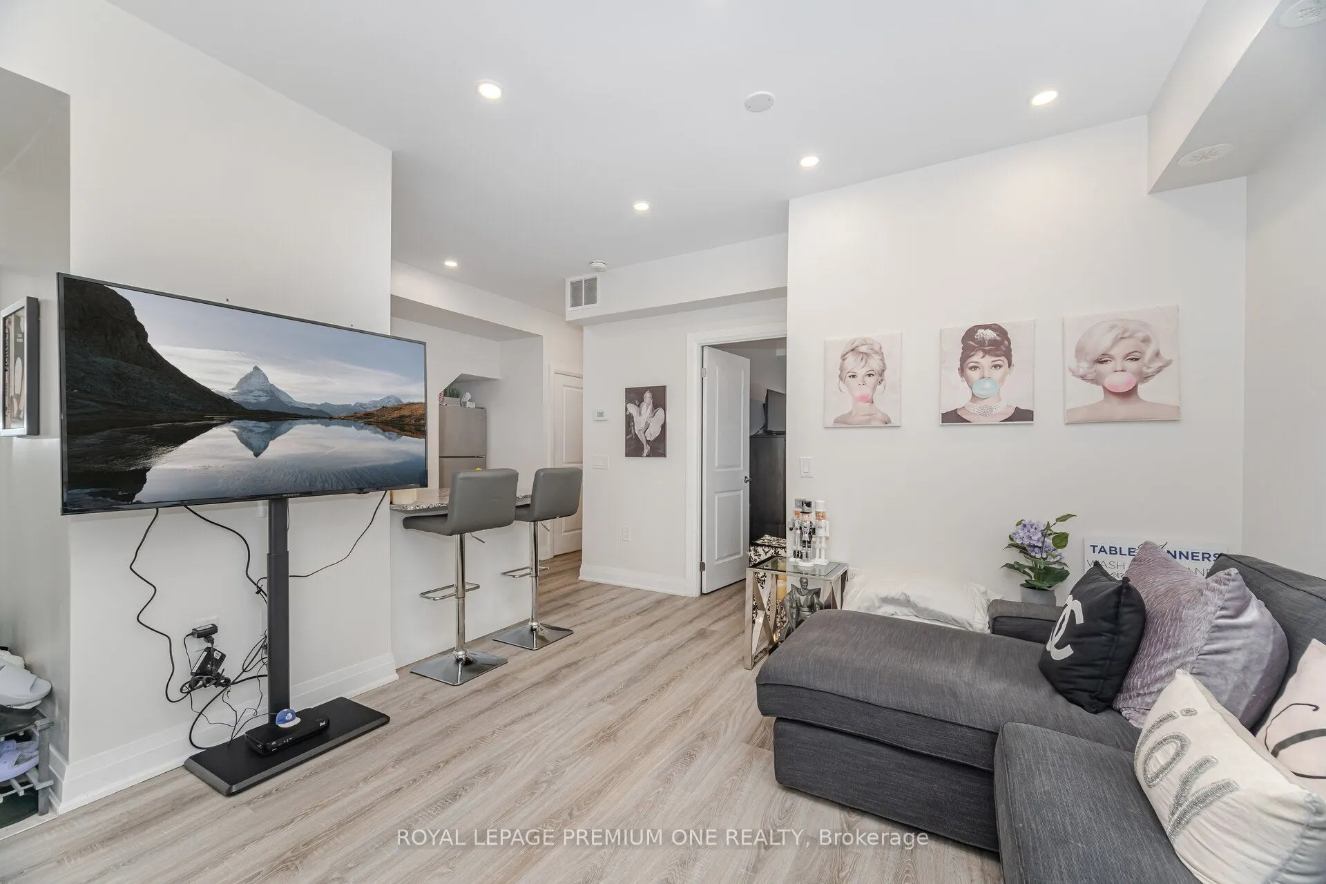 48 COLES Avenue, ##702