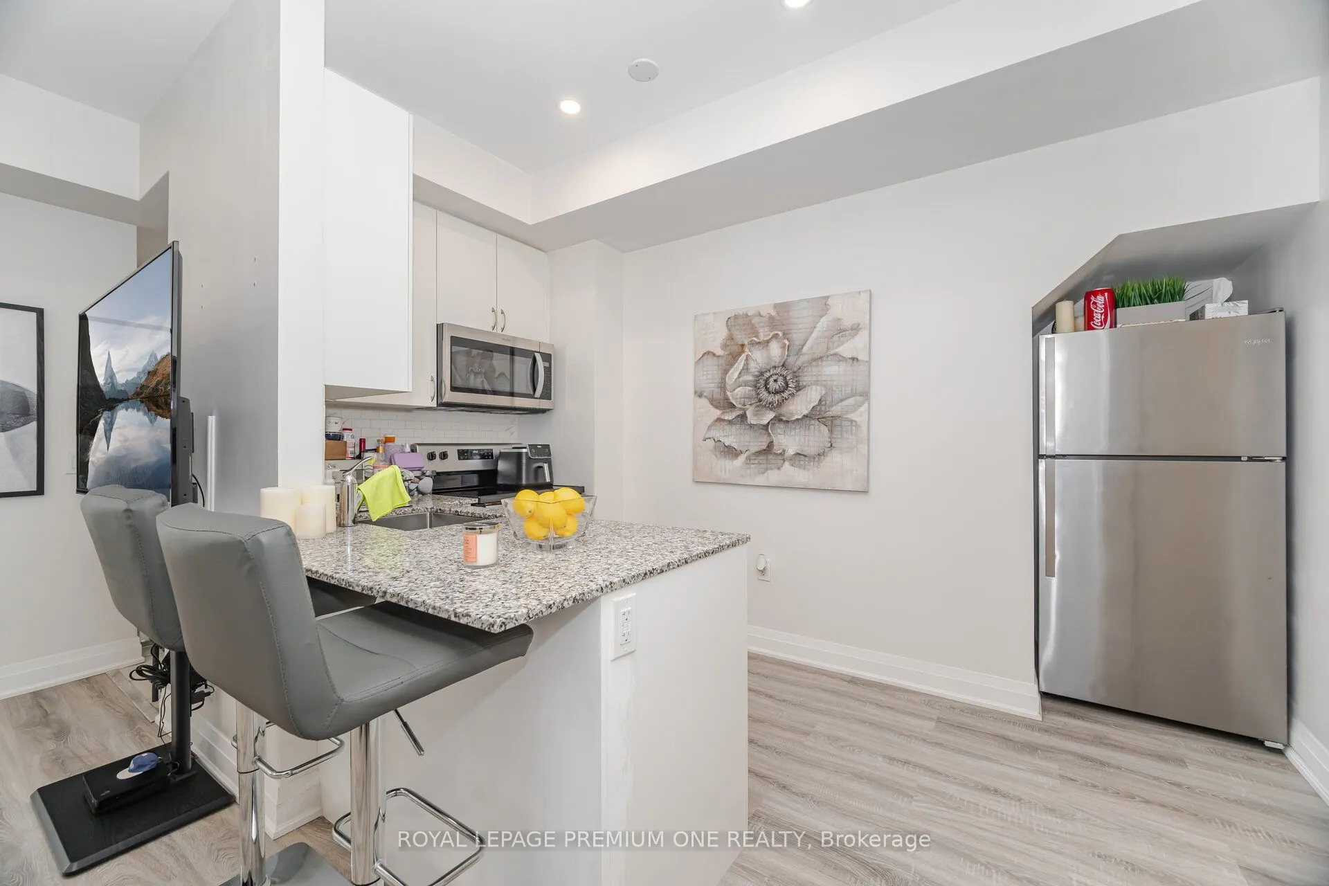 48 COLES Avenue, ##702