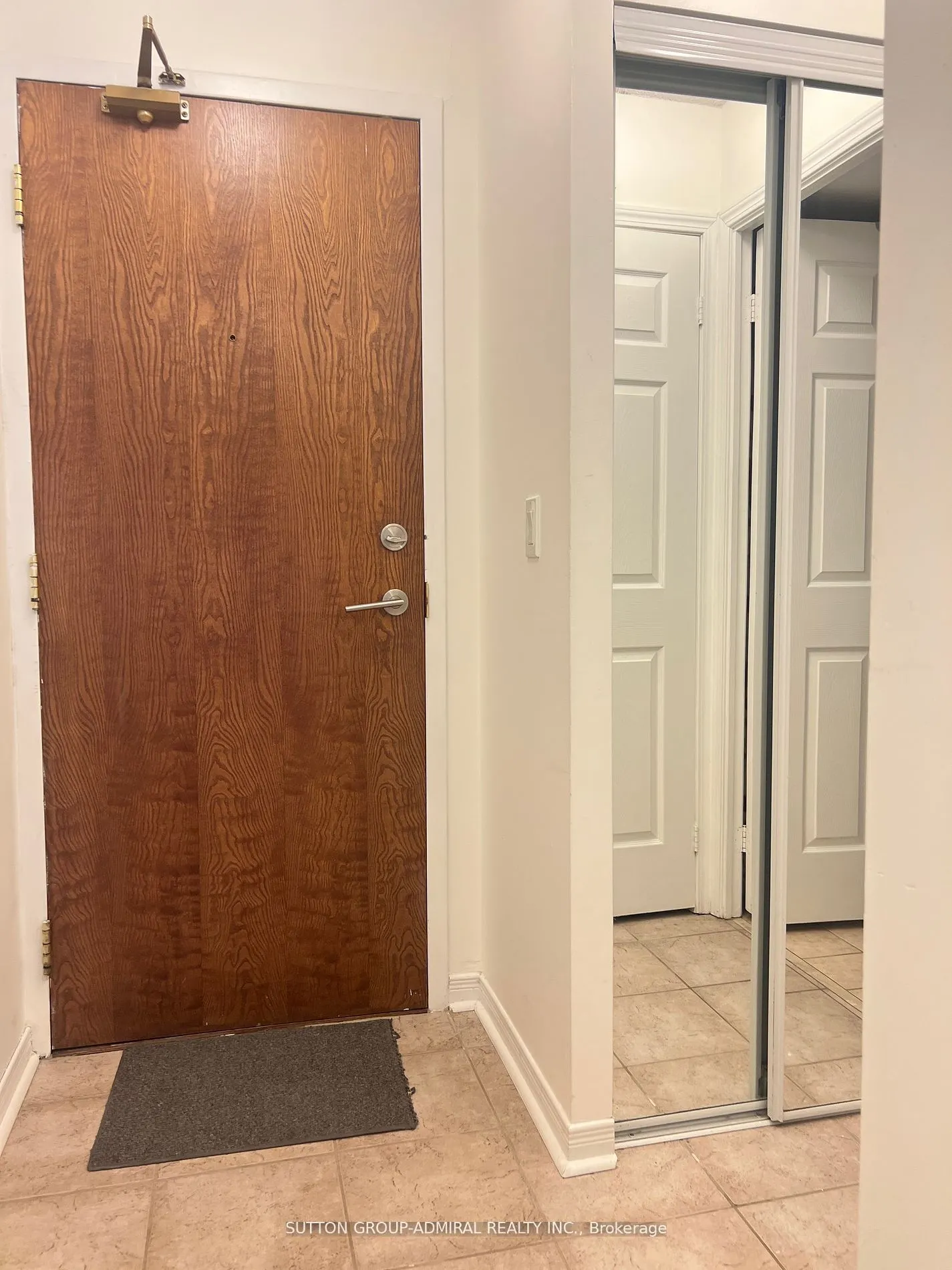 11 Oneida Crescent, #208
