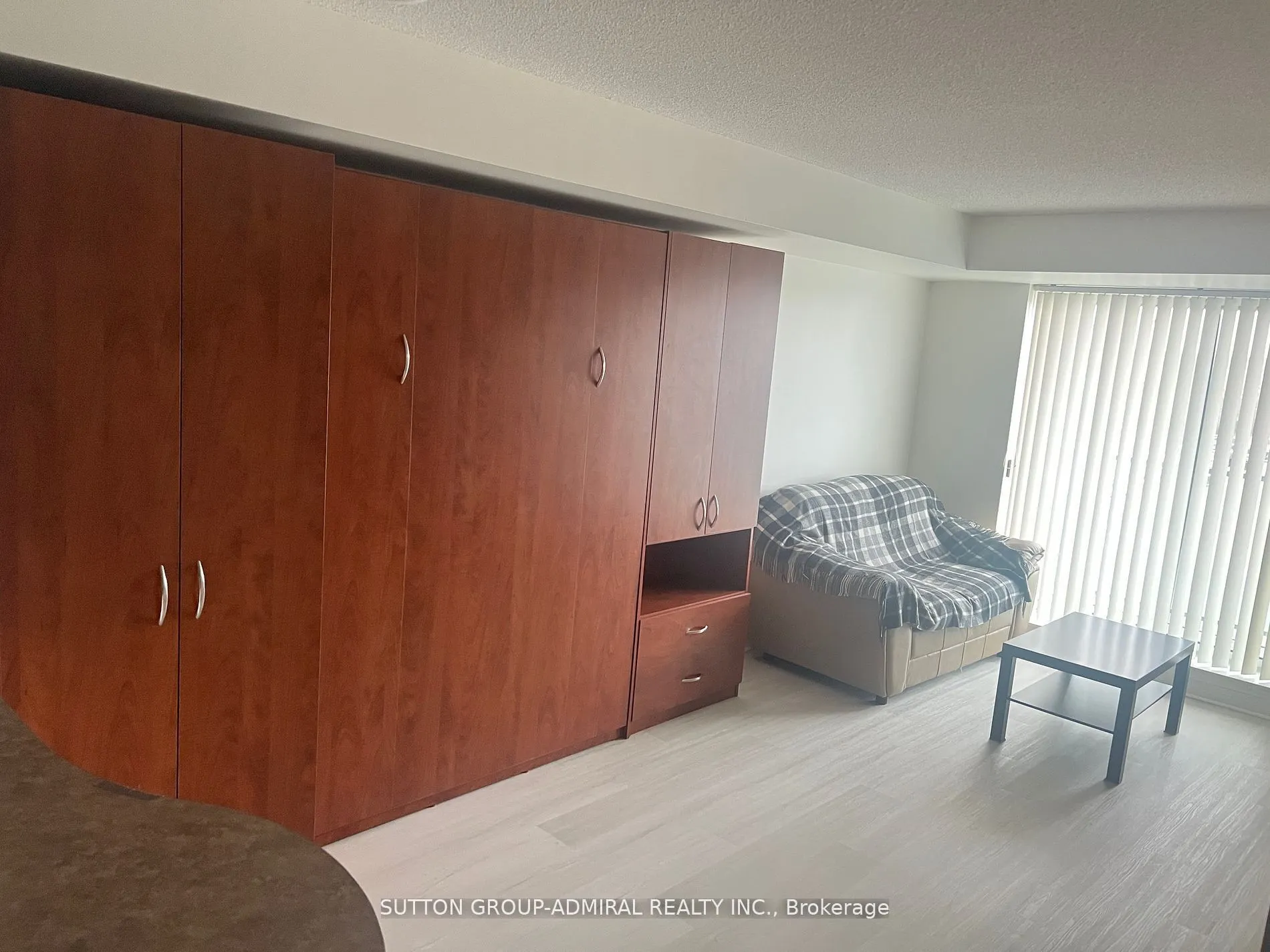 11 Oneida Crescent, #208