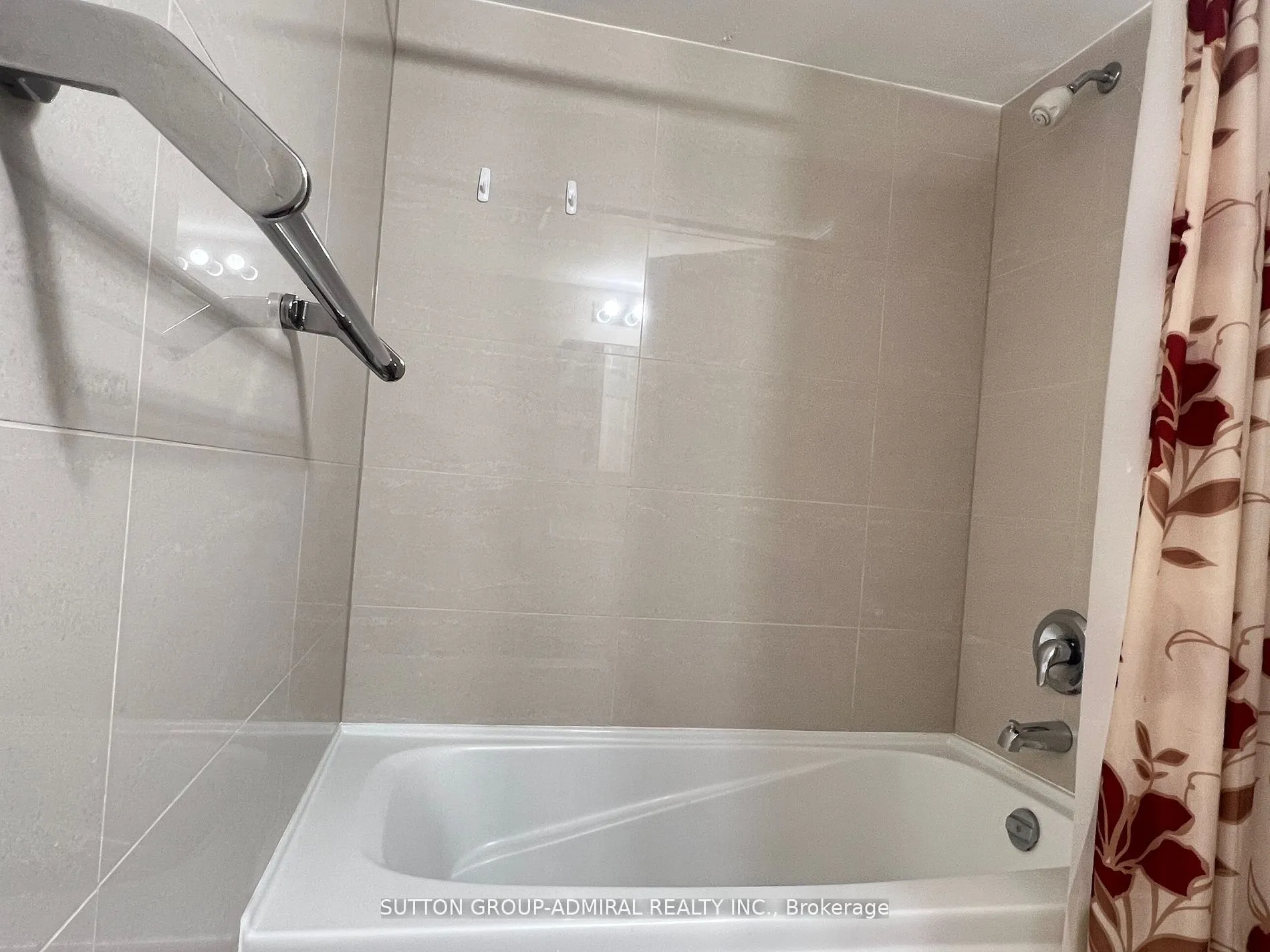 11 Oneida Crescent, #208