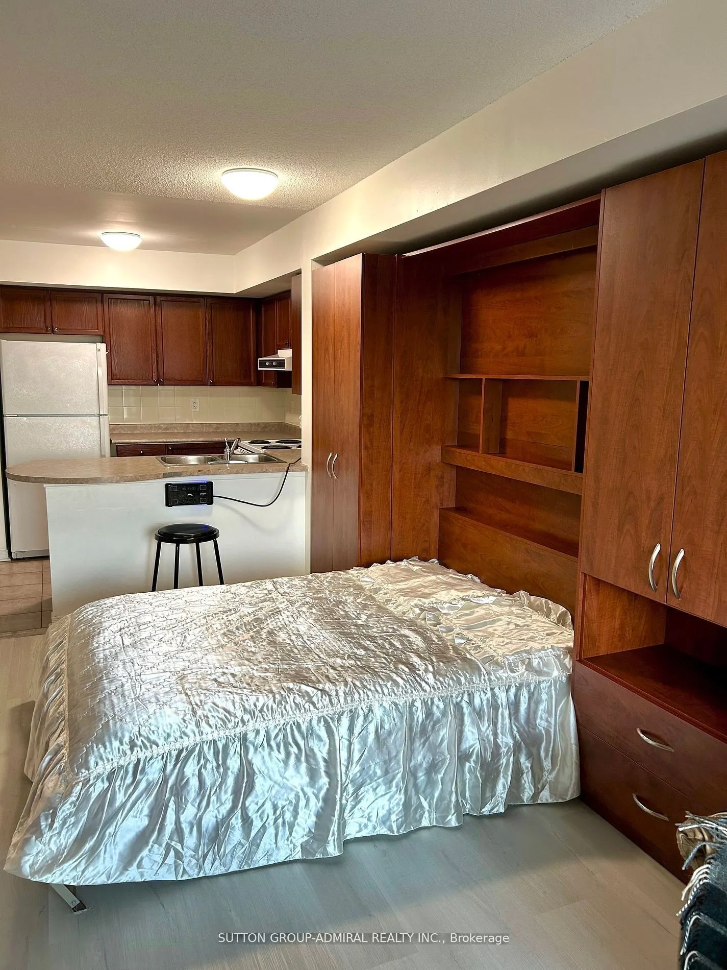 11 Oneida Crescent, #208