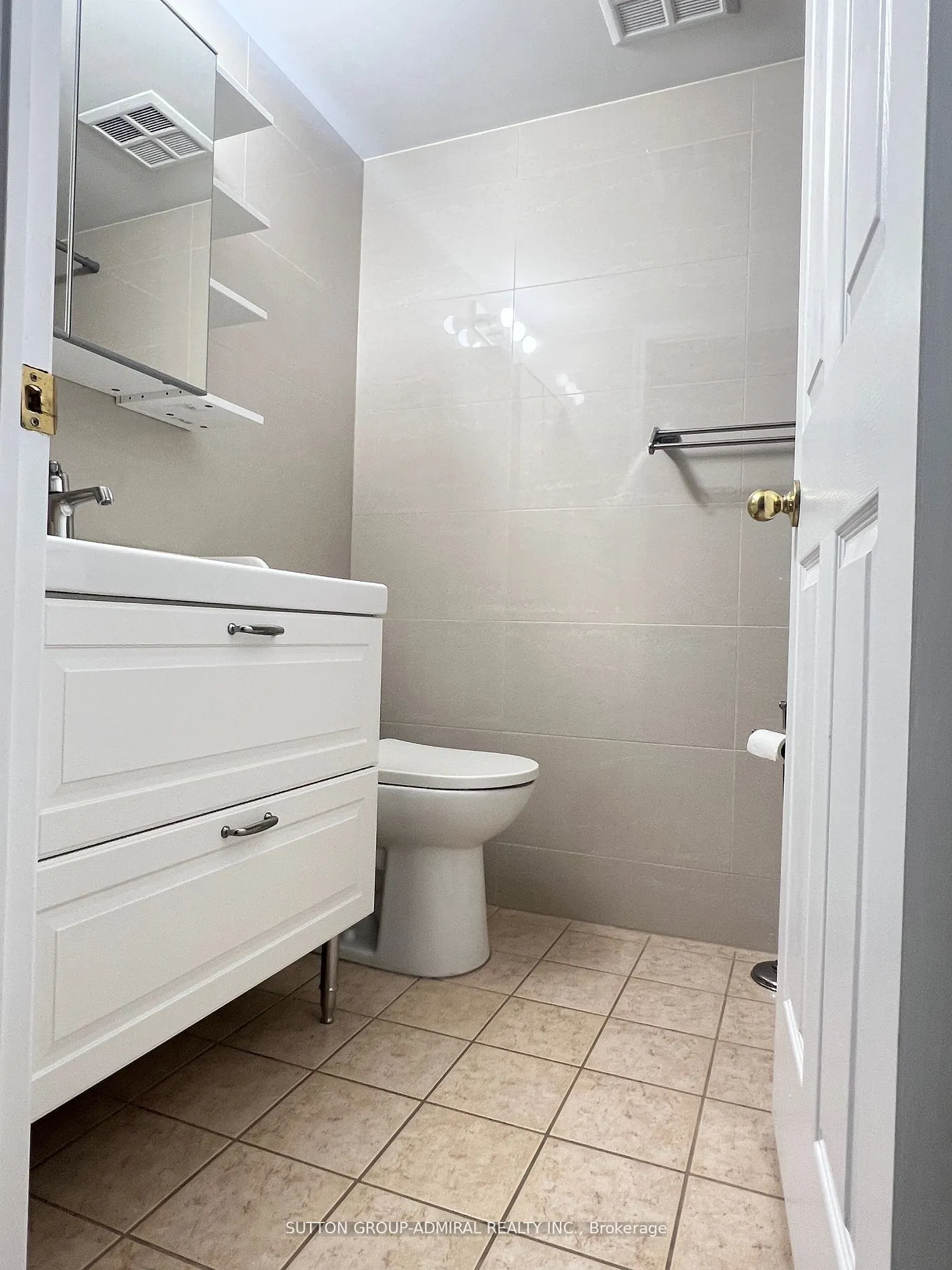 11 Oneida Crescent, #208