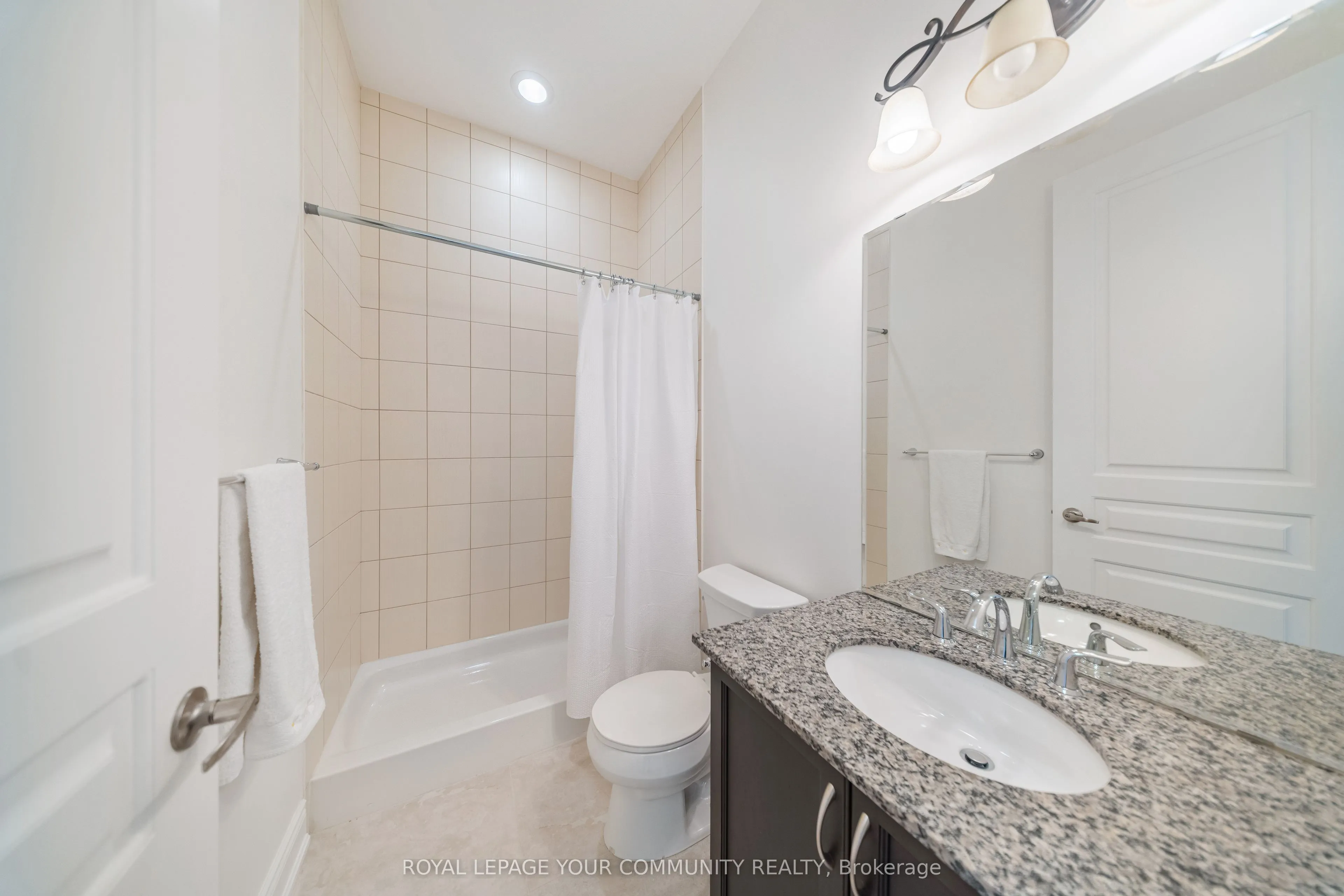 9245 Jane Street, #PH01