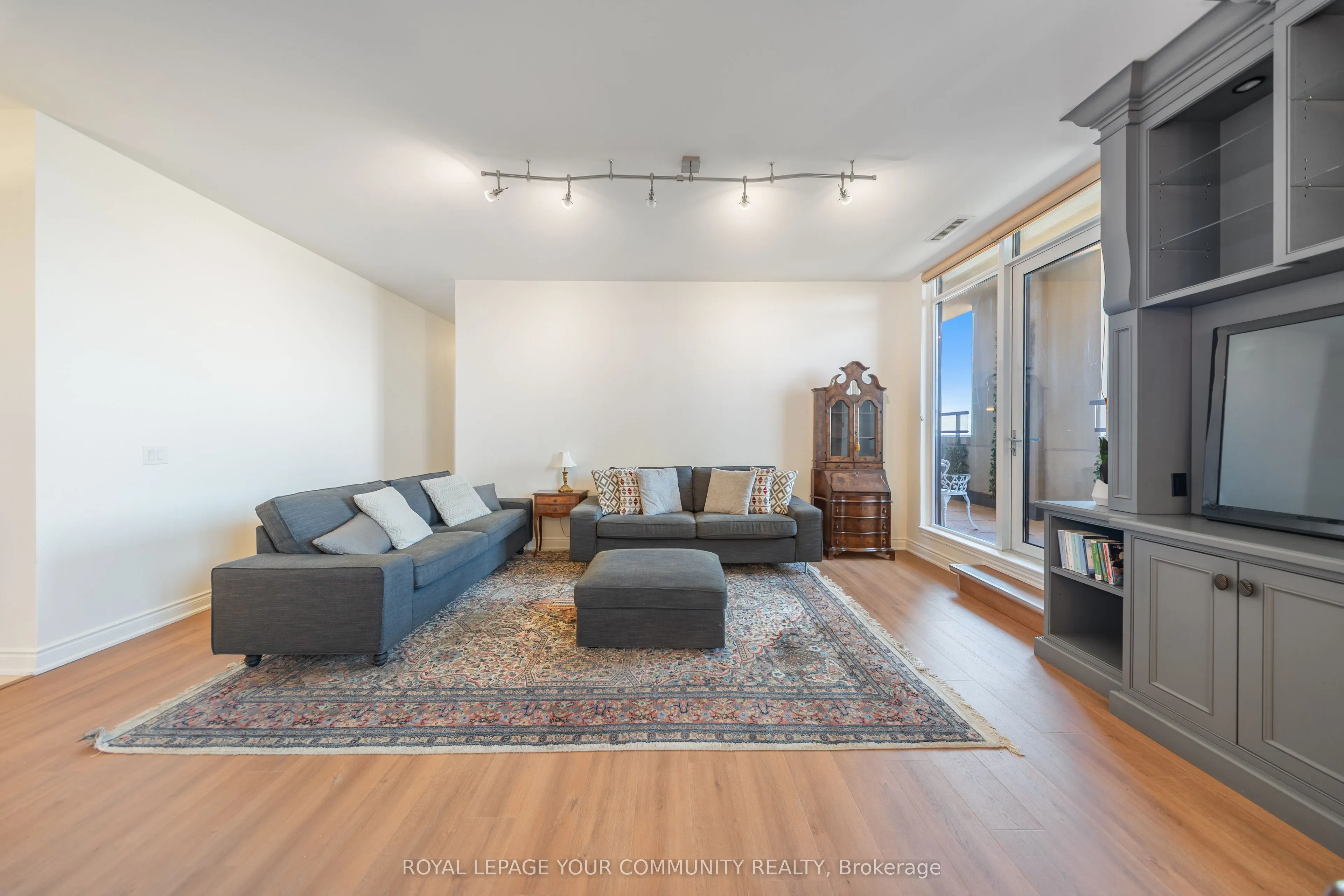 9245 Jane Street, #PH01