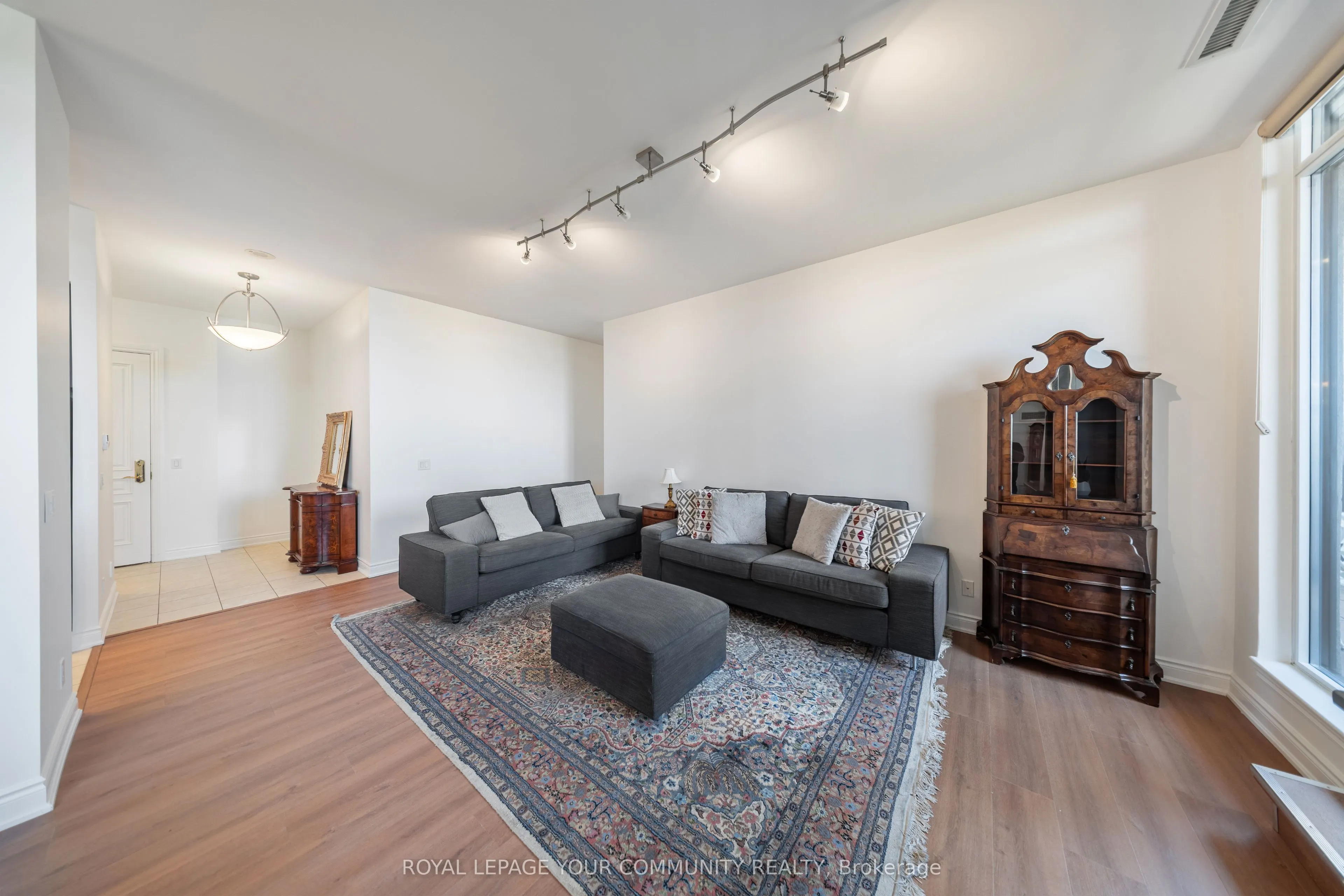 9245 Jane Street, #PH01