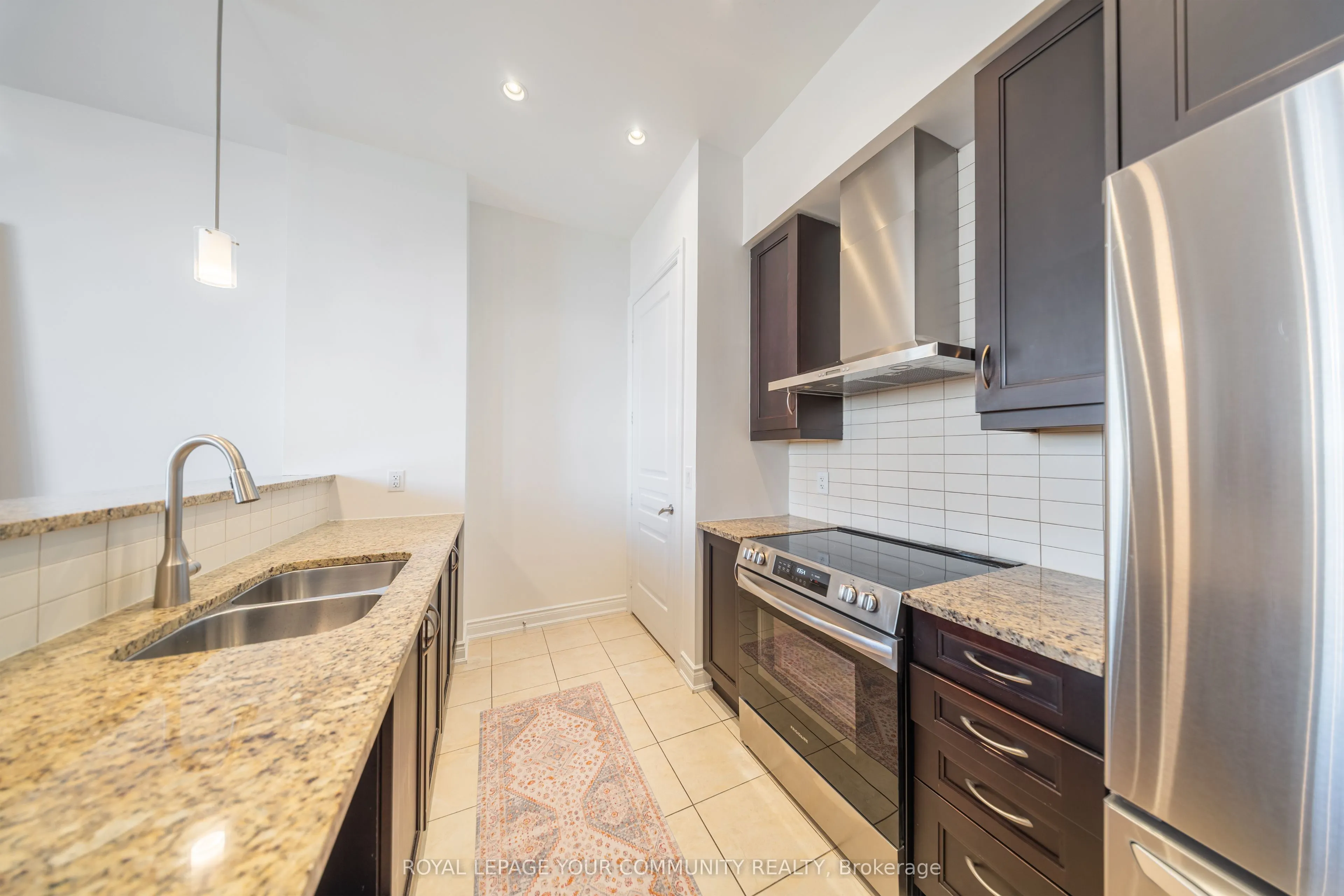 9245 Jane Street, #PH01