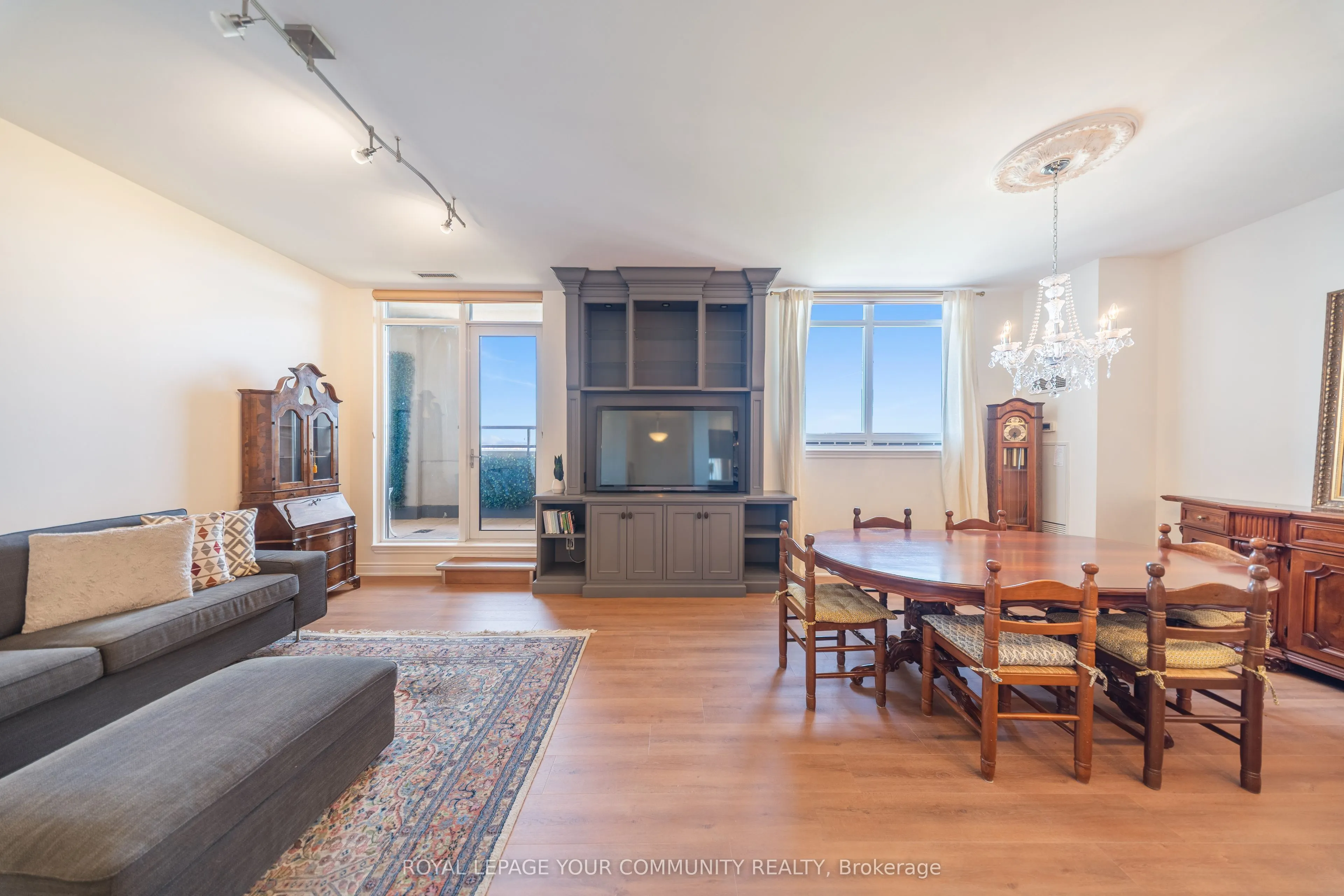 9245 Jane Street, #PH01