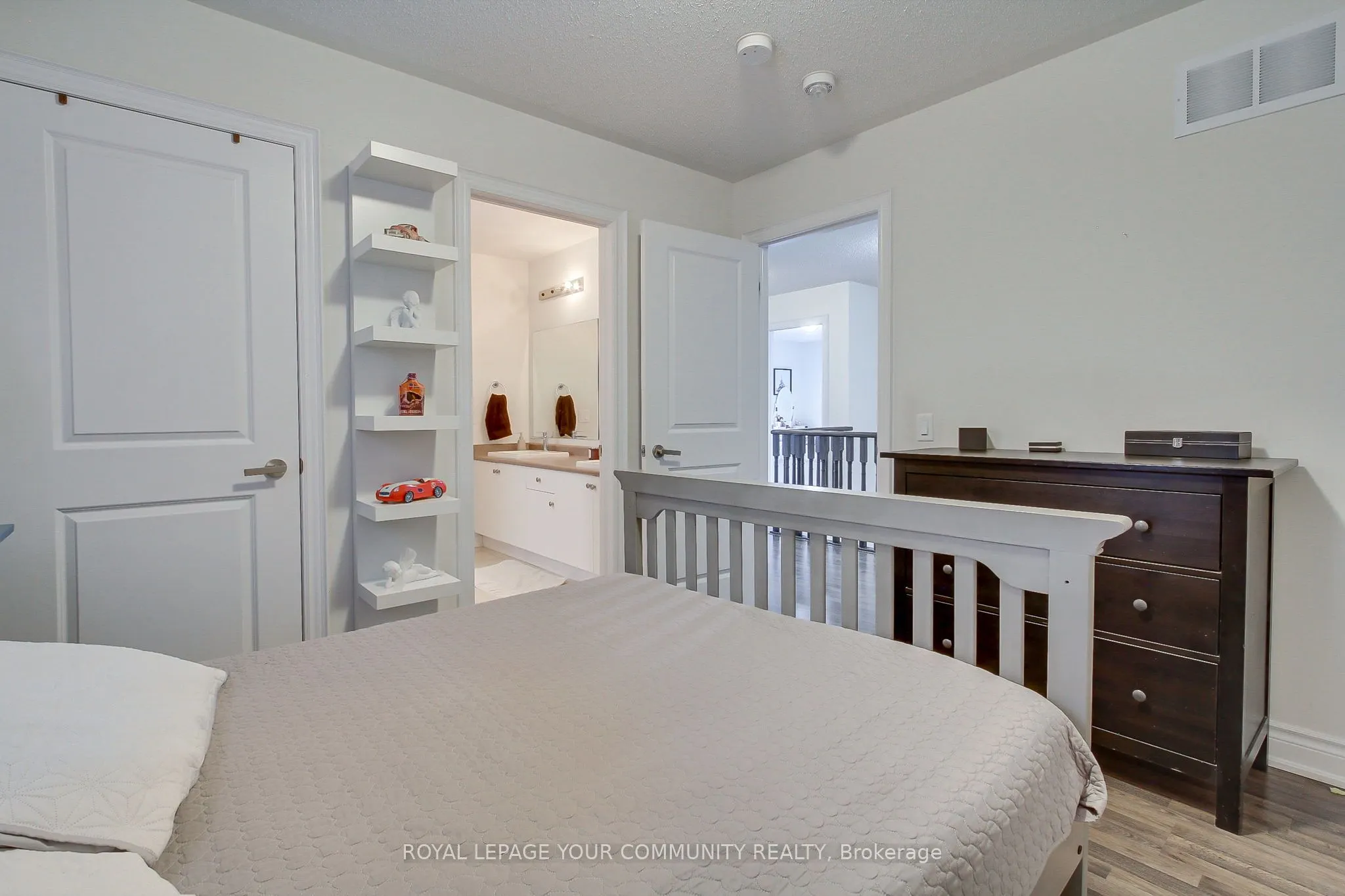 26 Hodgson Road N