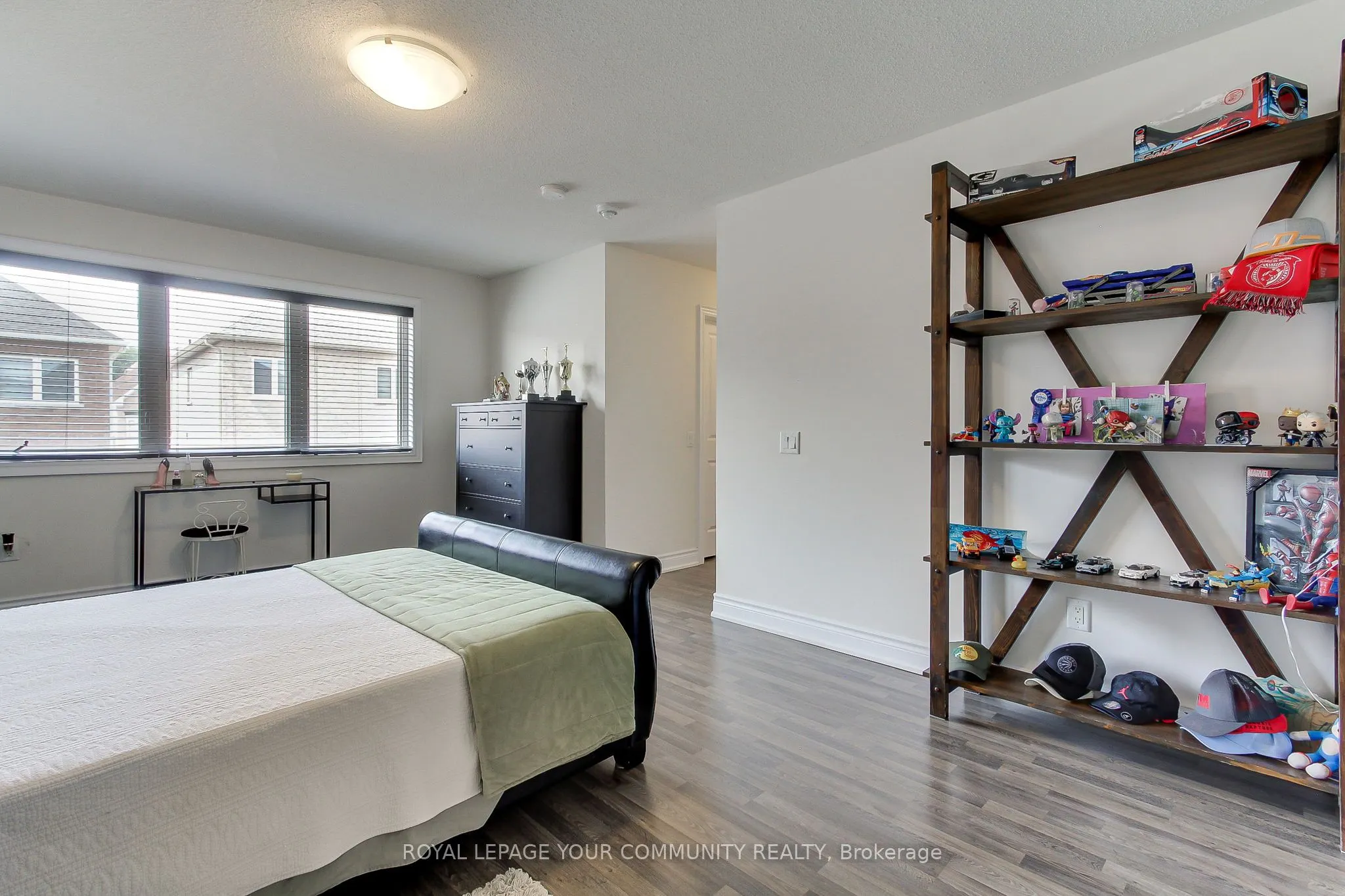 26 Hodgson Road N