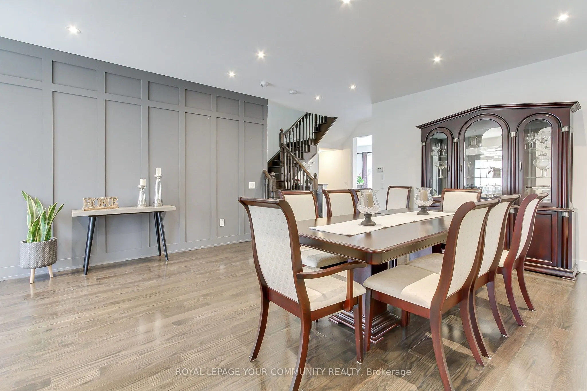 26 Hodgson Road N