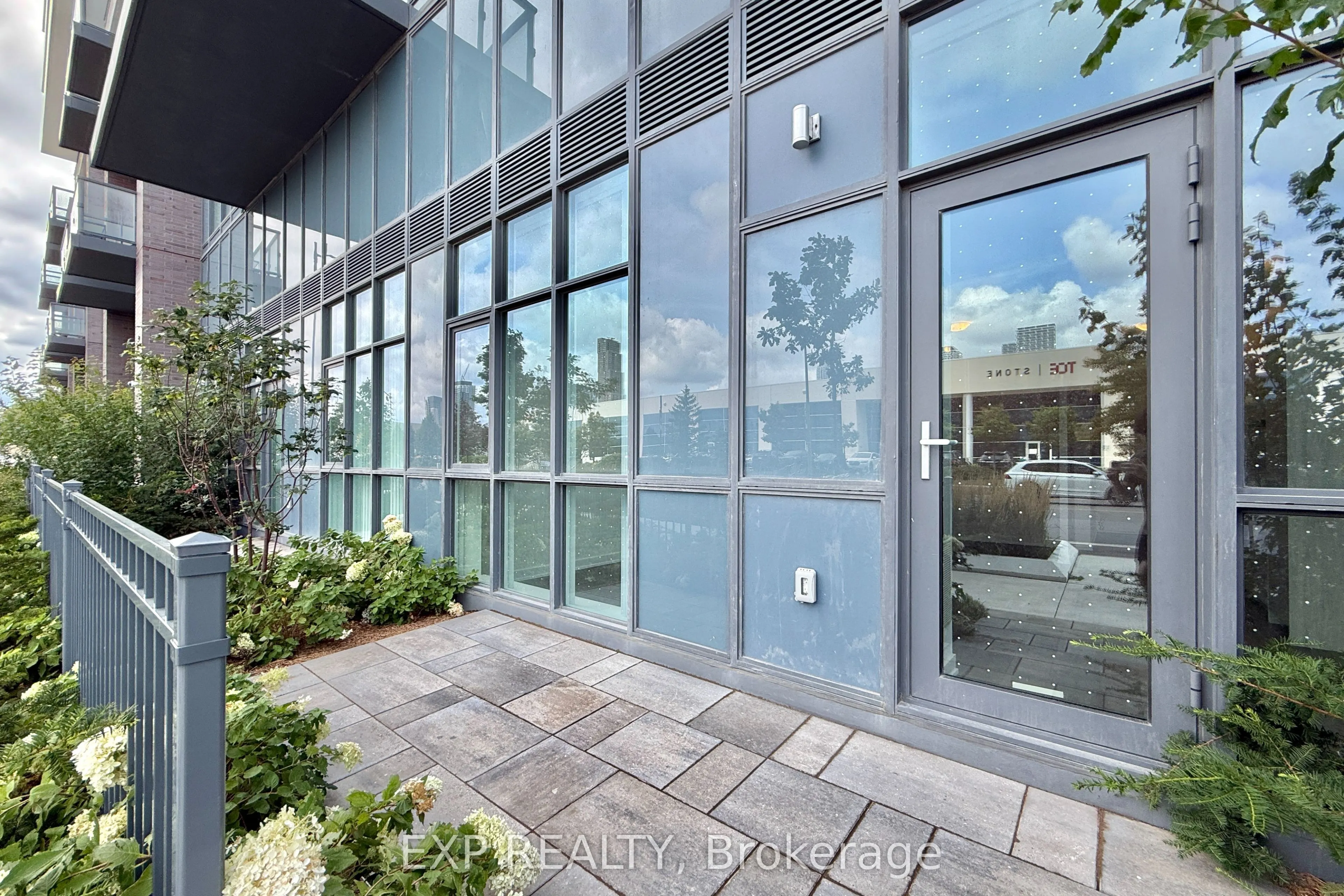 38 Honeycrisp Crescent, #102