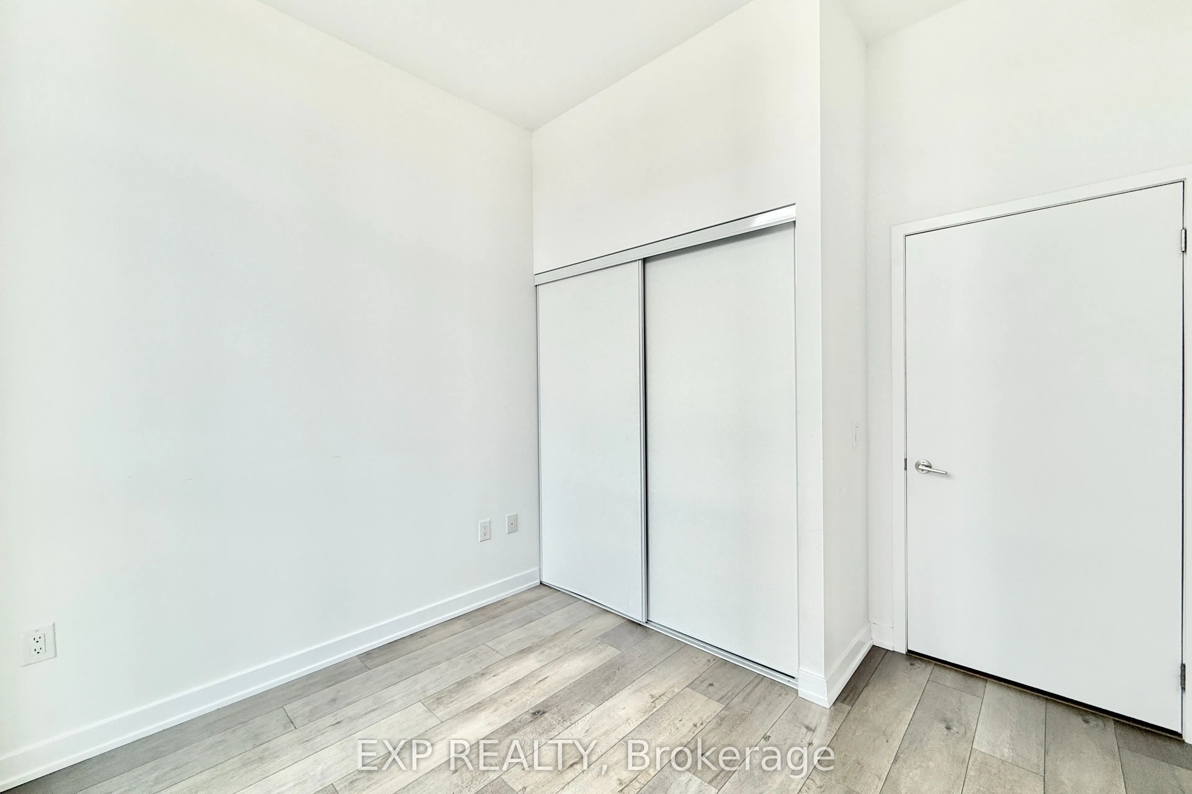 38 Honeycrisp Crescent, #102
