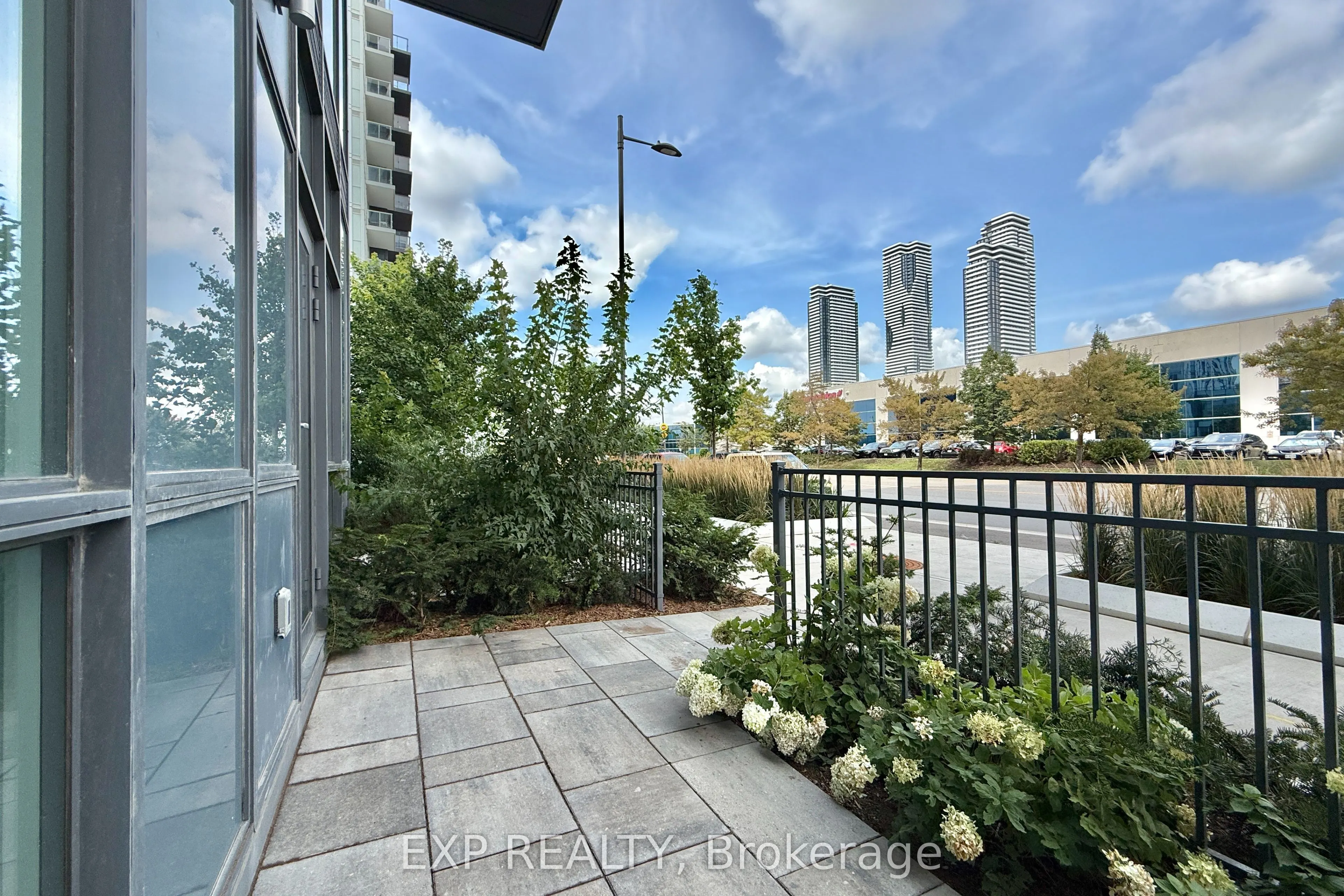 38 Honeycrisp Crescent, #102