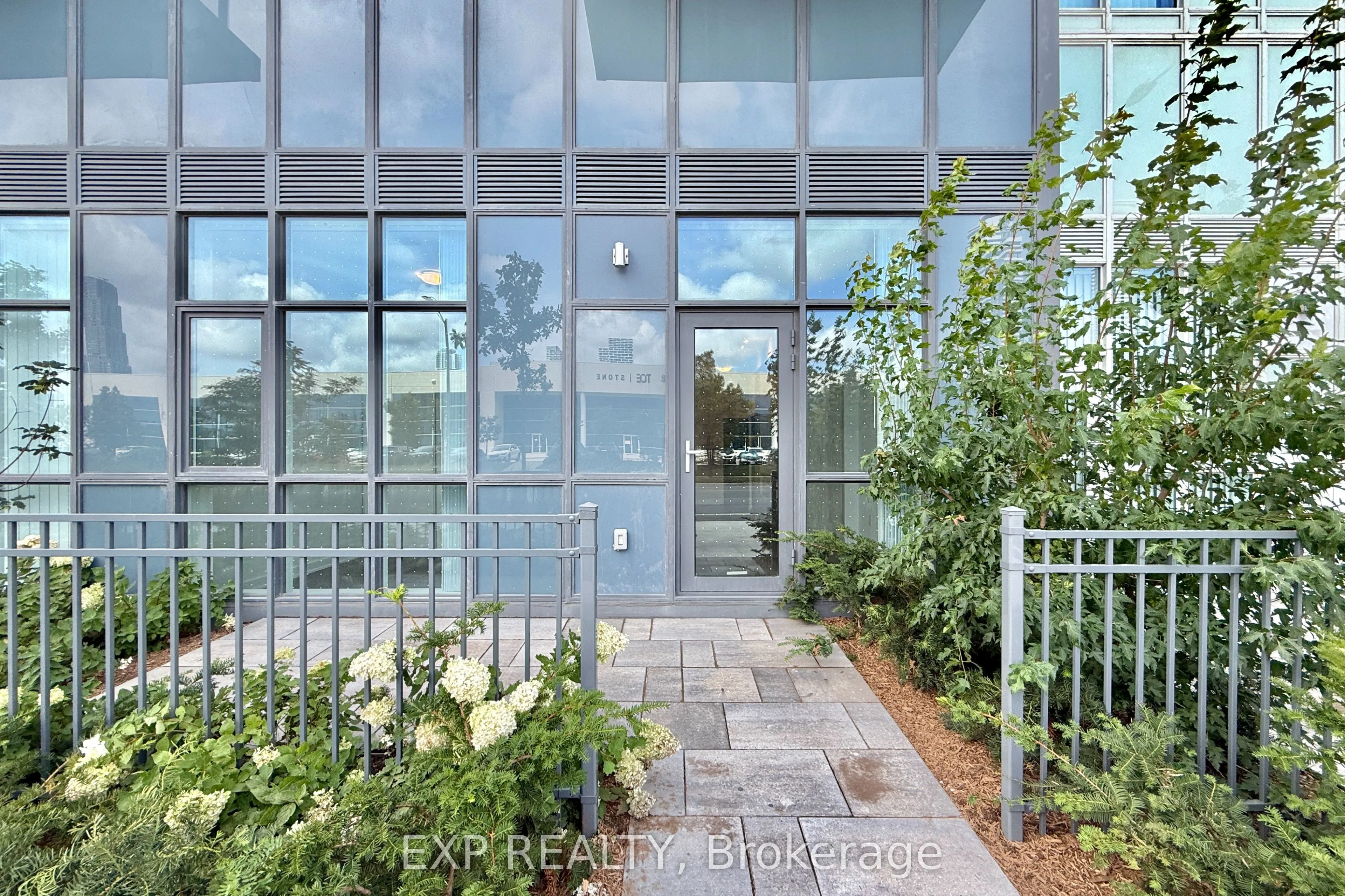 38 Honeycrisp Crescent, #102