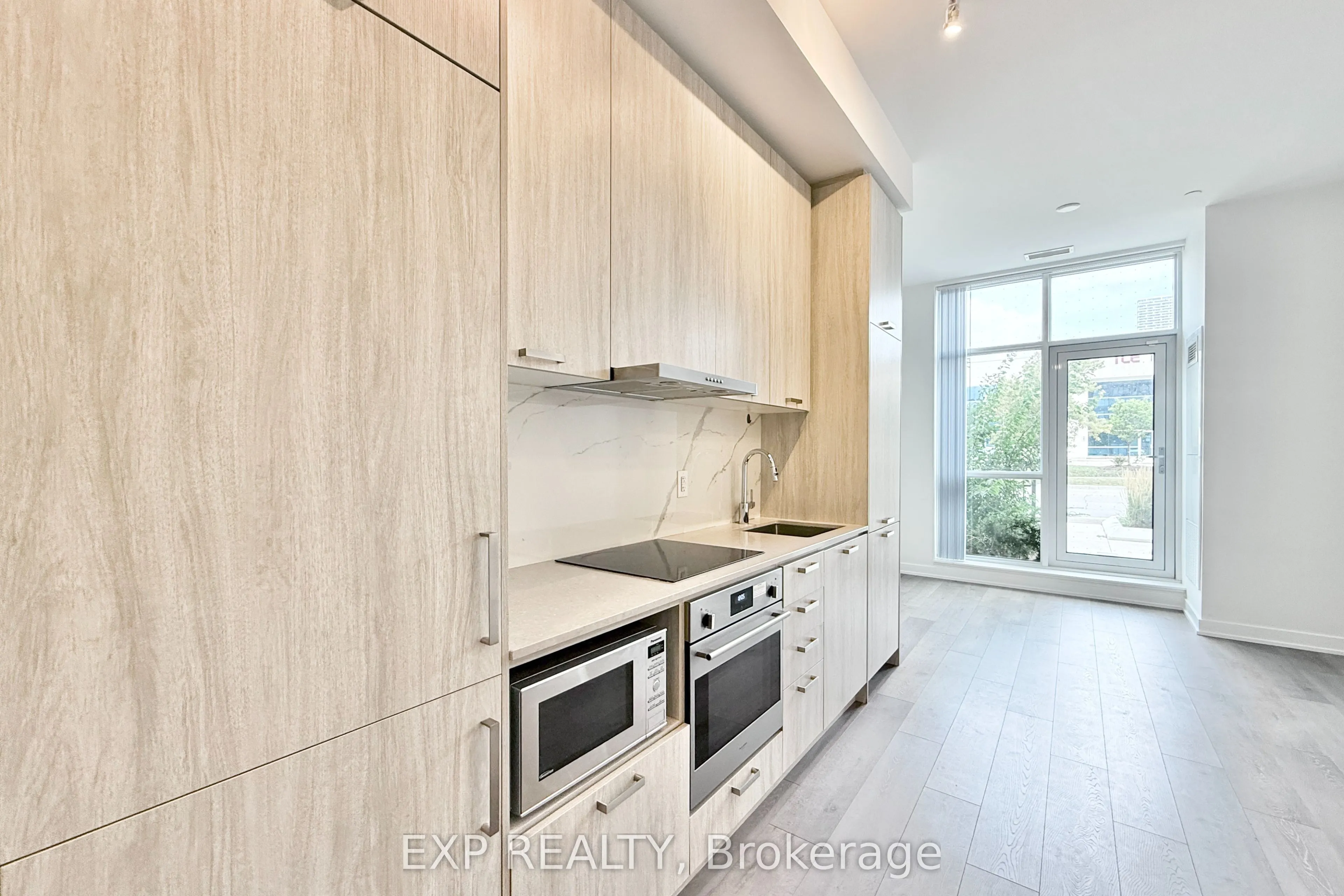 38 Honeycrisp Crescent, #102