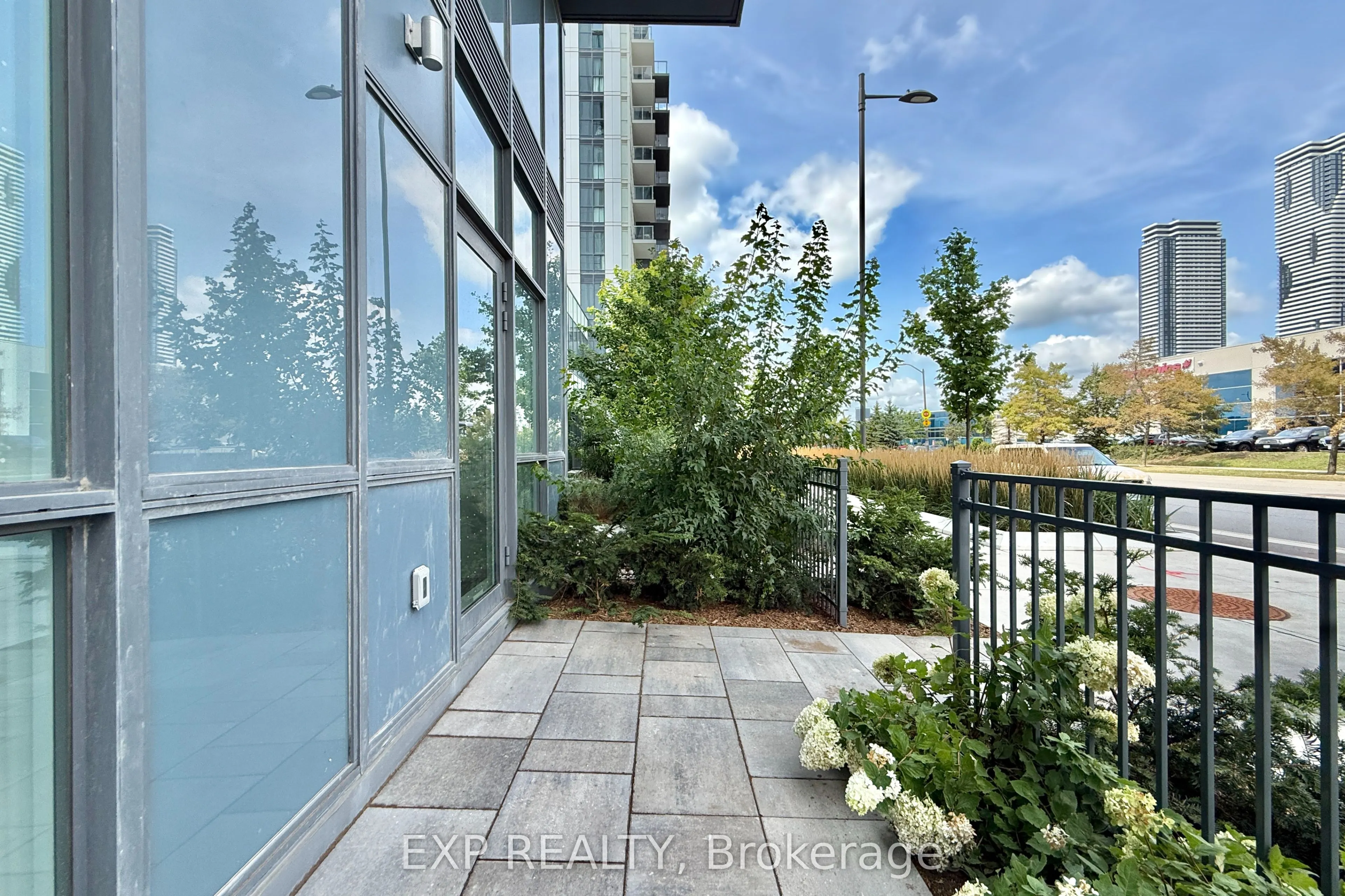 38 Honeycrisp Crescent, #102