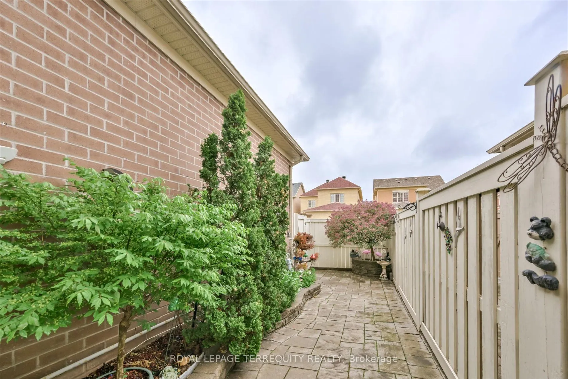 10461 Woodbine Avenue