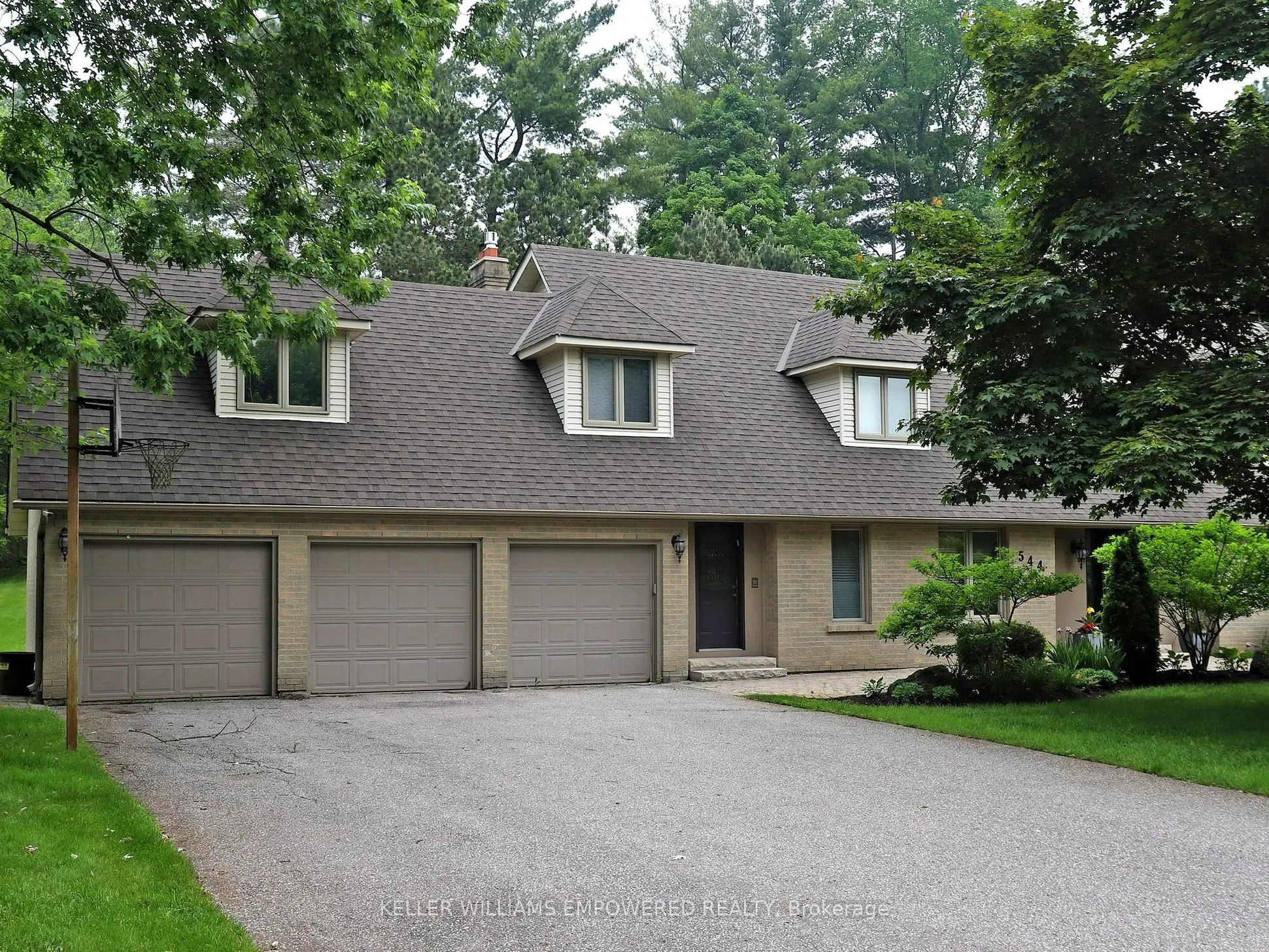 544 Woodland Acres Crescent