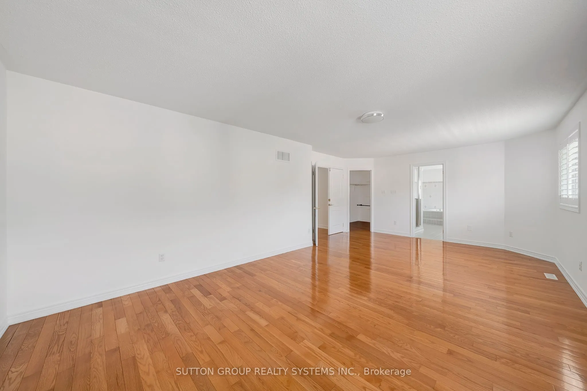 12 St Urbain Drive