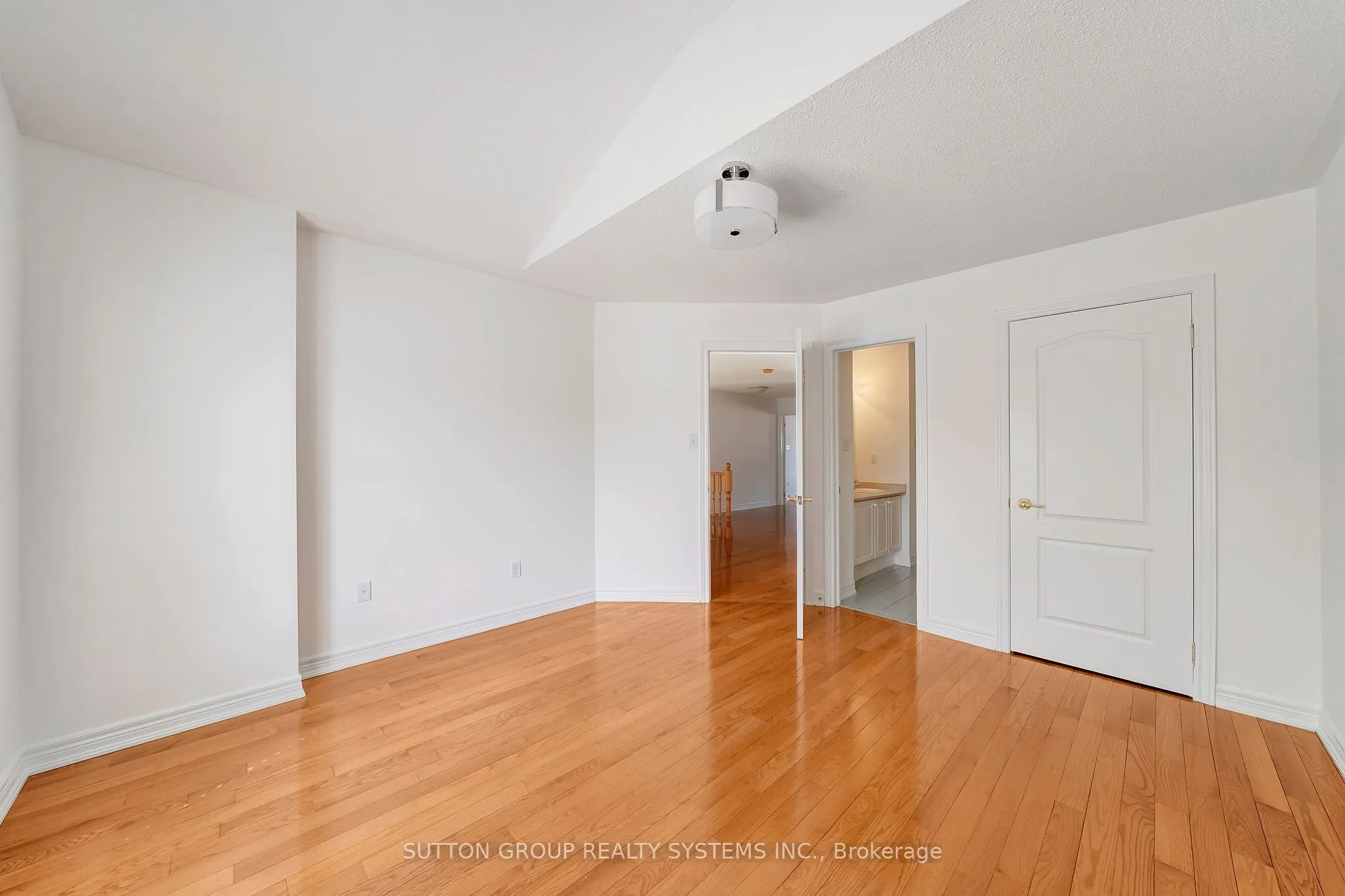 12 St Urbain Drive