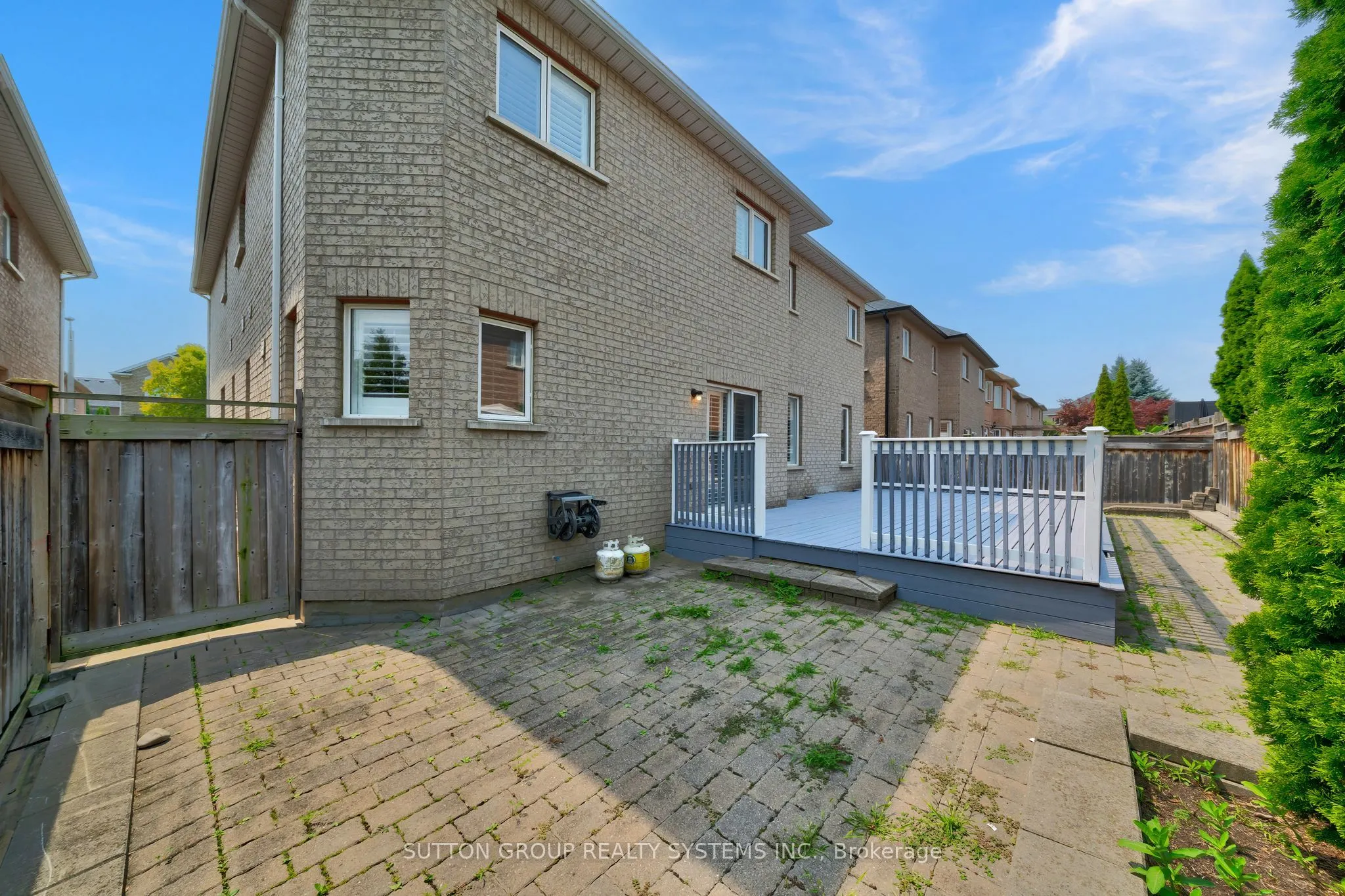 12 St Urbain Drive