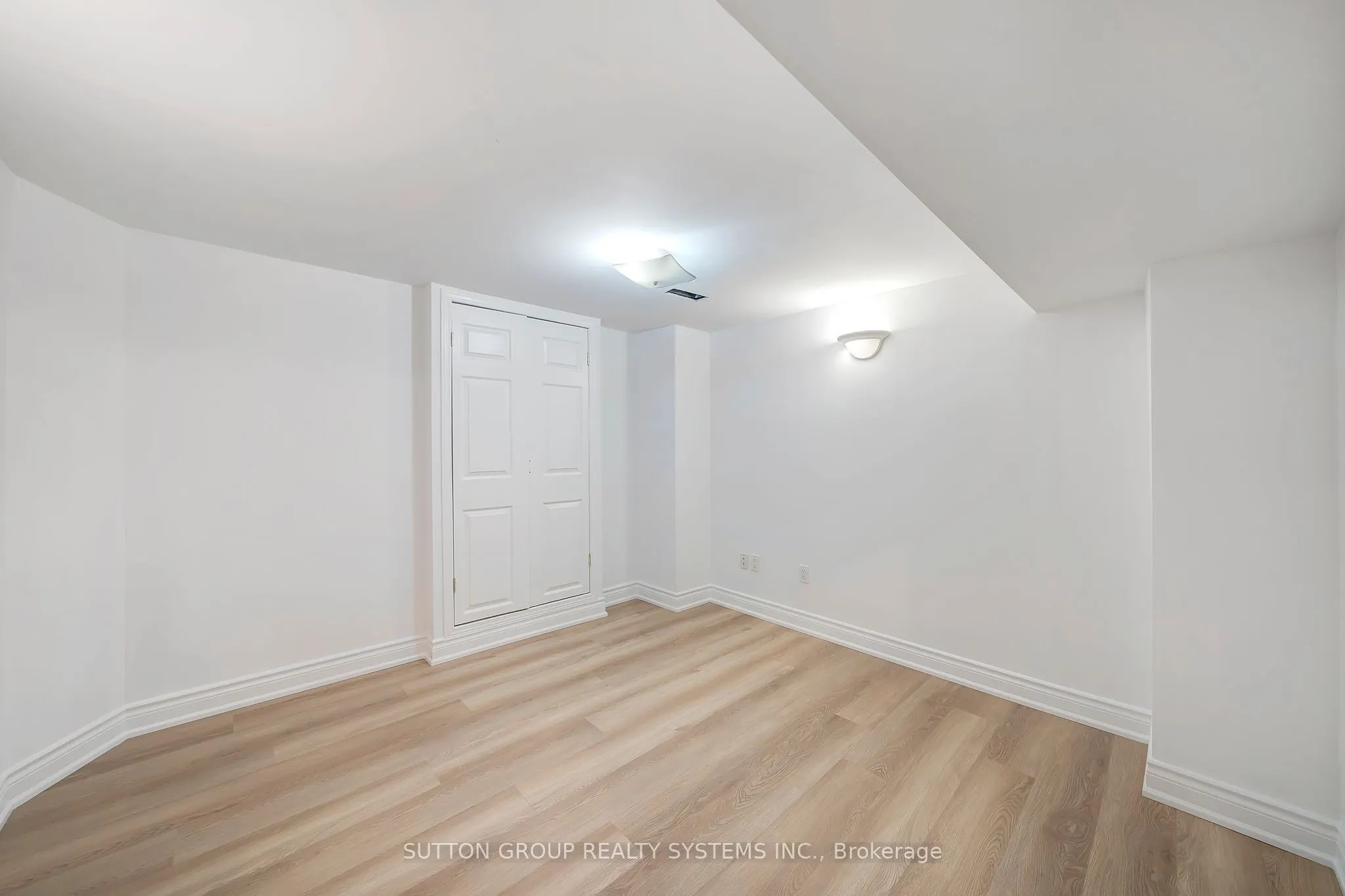 12 St Urbain Drive